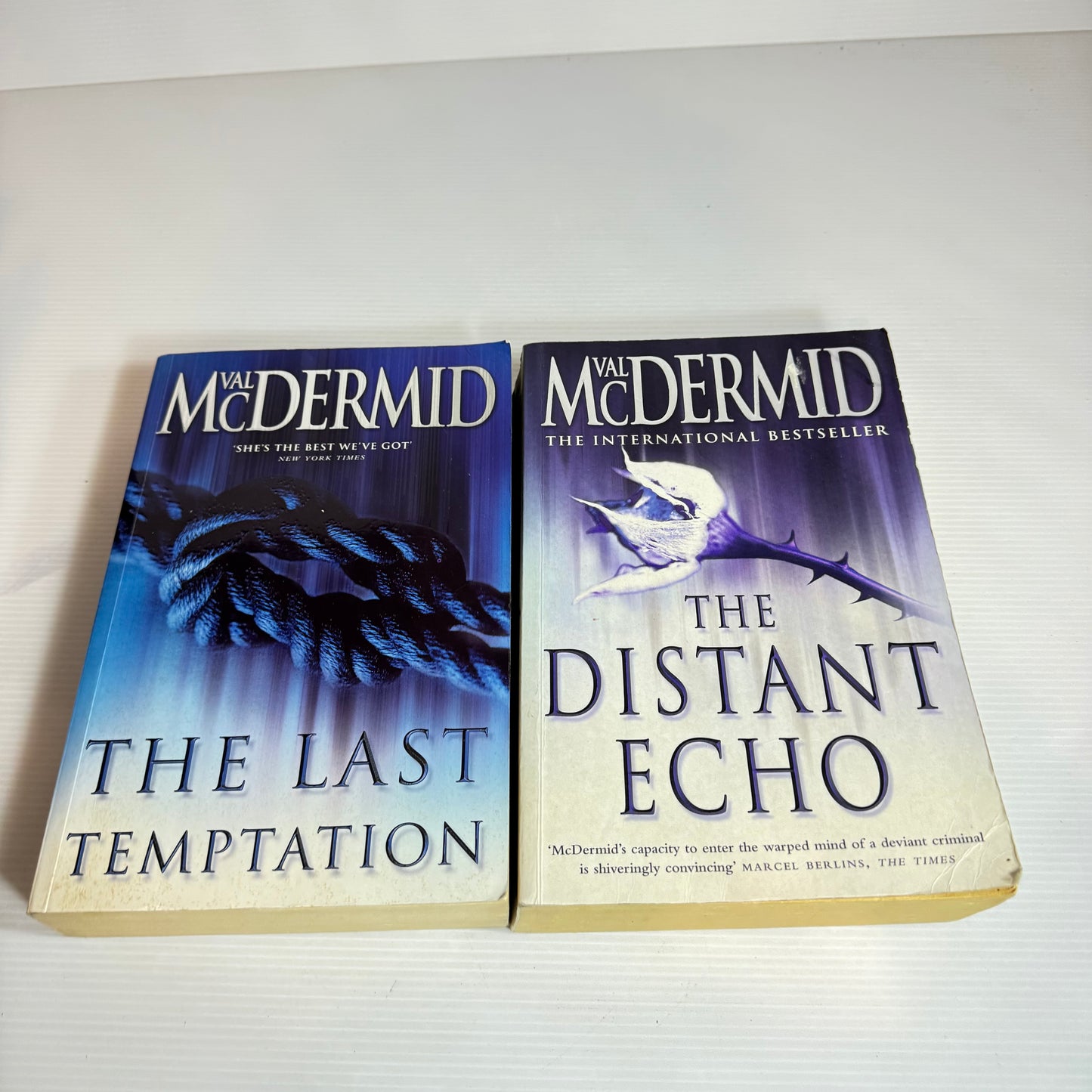 Val McDermid Book Bundle x 2 The Last Temptation & The Distant Echo (2450)