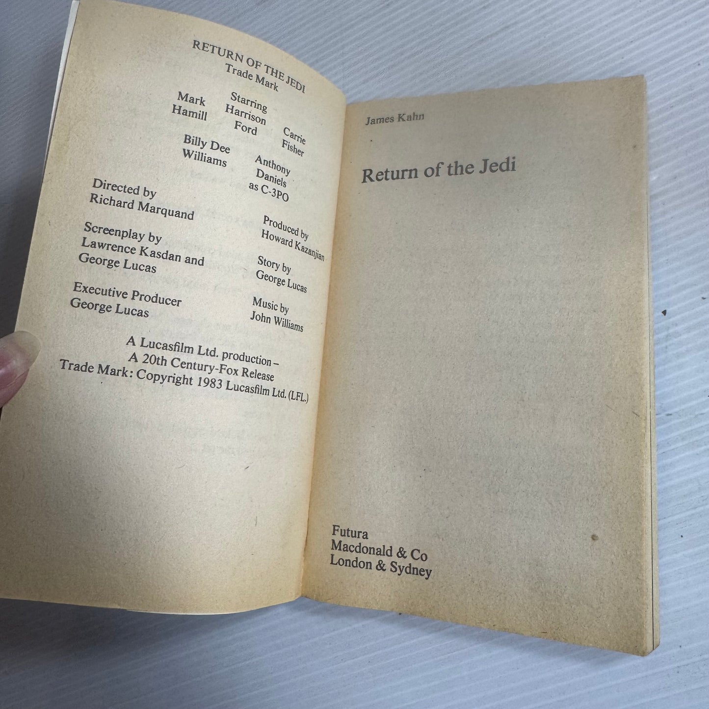 Science Fiction Book Bundle x 3 Books : Star Wars Return of the Jedi, Red Zone, & Plague Ship (2591)