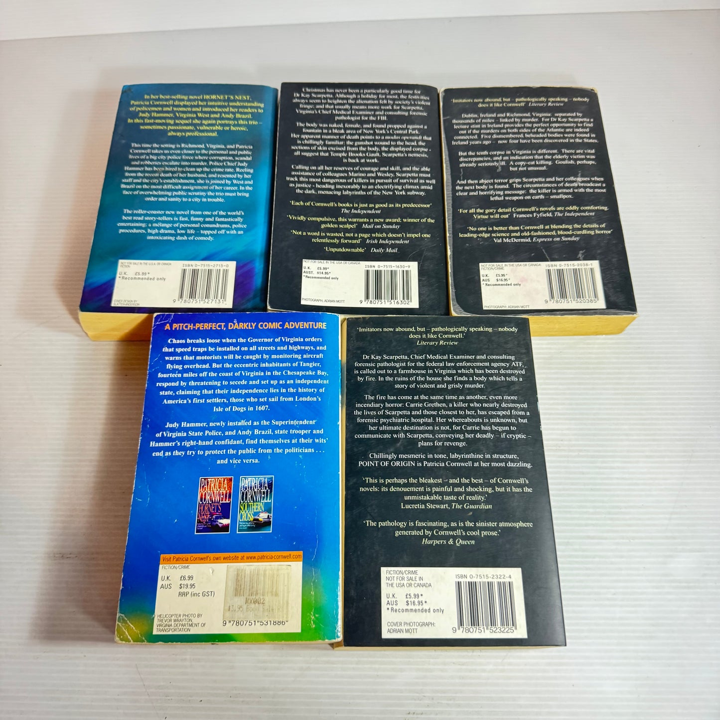 Patricia Cornwell Small Book Bundle x 5 Books : From Potter's Field, Unnatural Exposure, Southern Cross, Point of Origin, Isle of Dogs (2882)