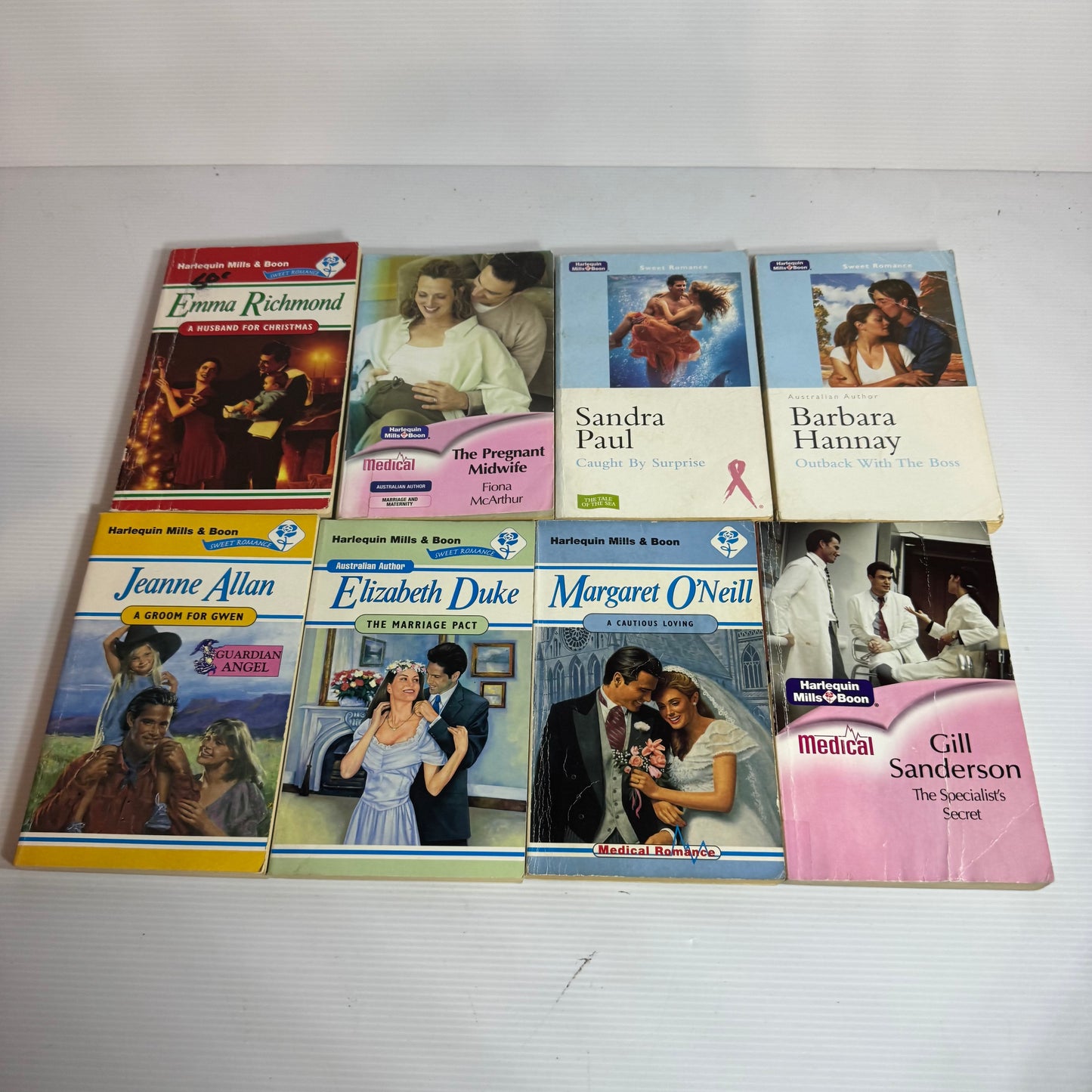 Mills & Boon Vintage Book Bundle x 8 Books (3291)