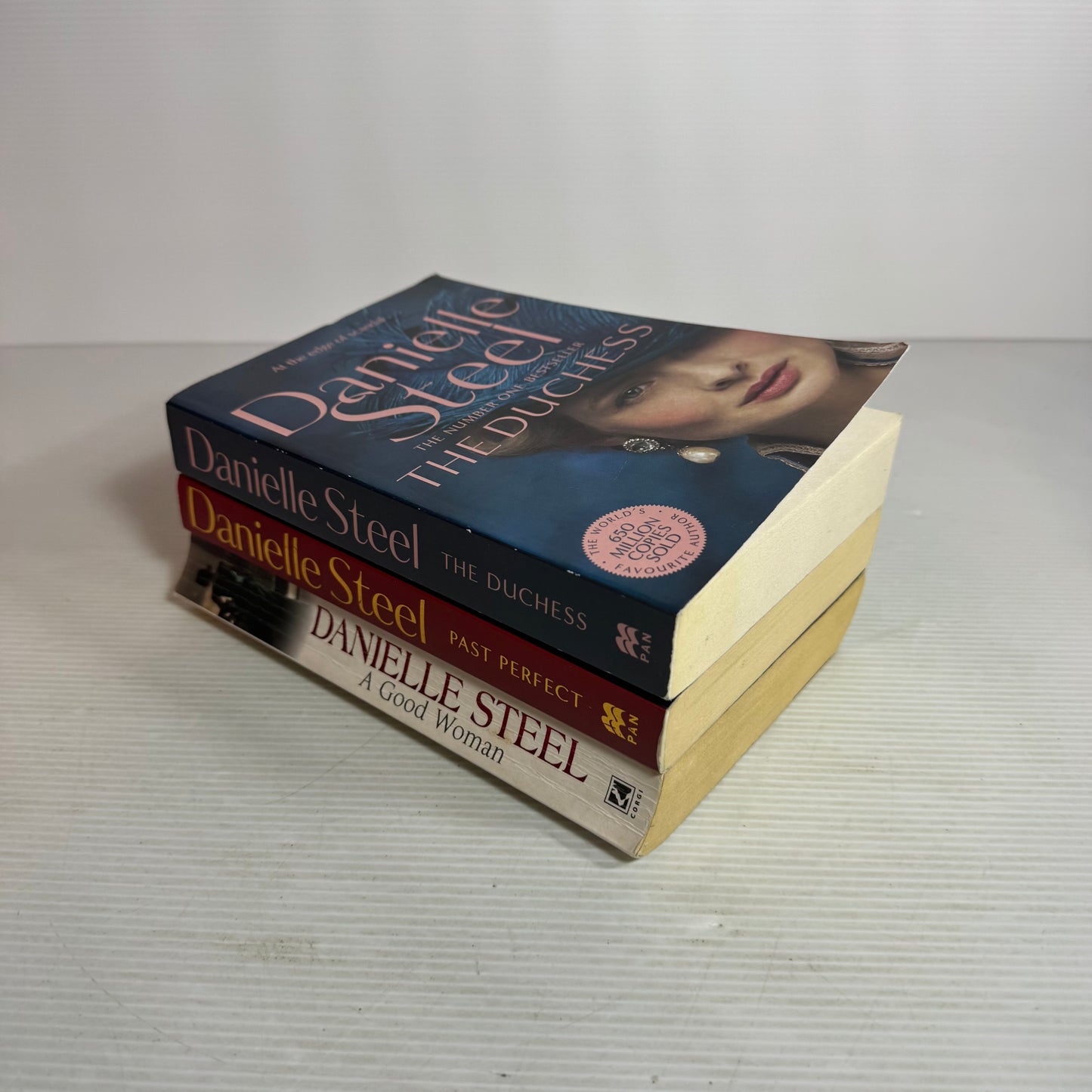 Danielle Steel Medium Paperback Book Bundle x 3 : The Duchess, Past Perfect, A Good Woman(2824)