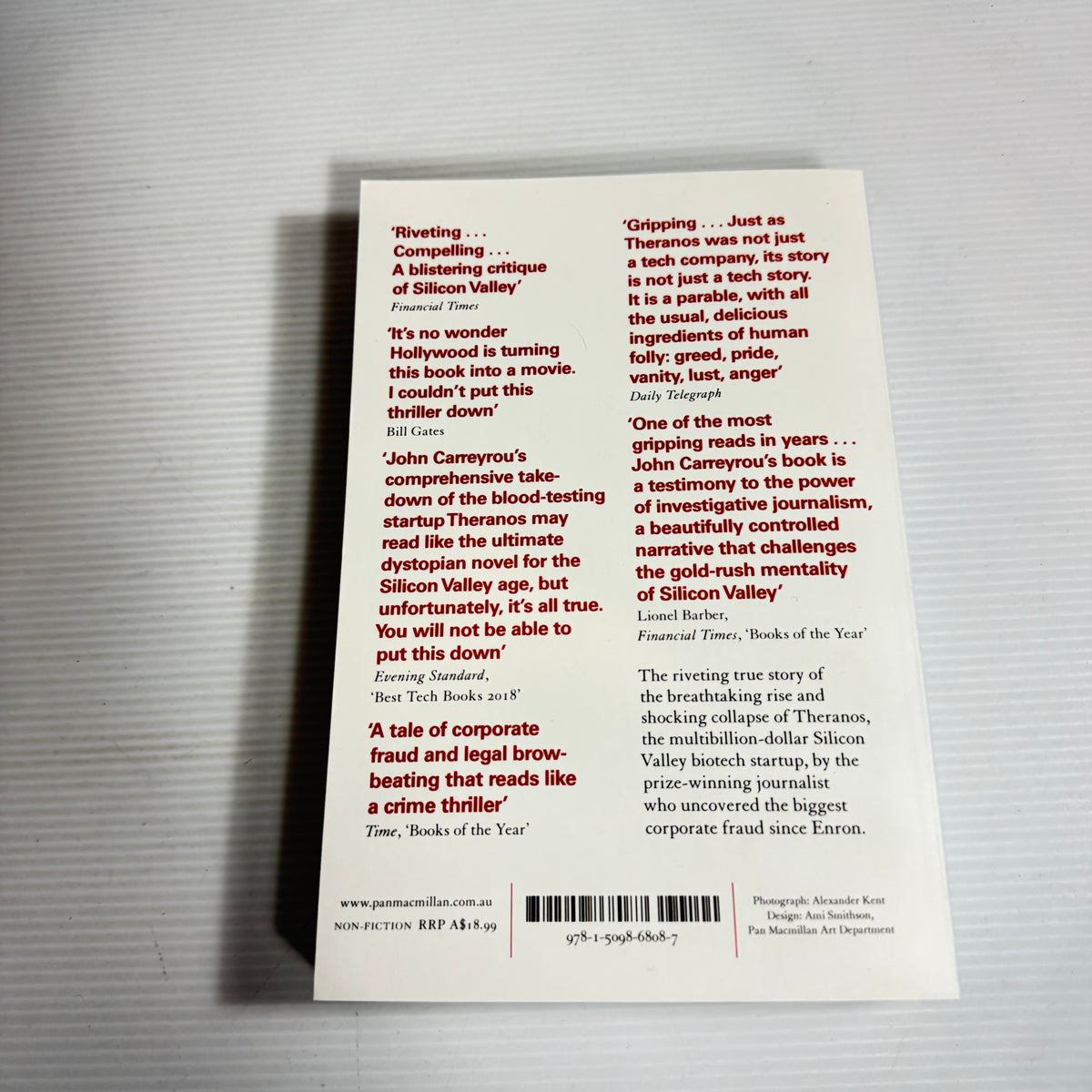 Bad Blood : Secrets and Lies in a Silicon Valley Startup - John Carreyrou (New)