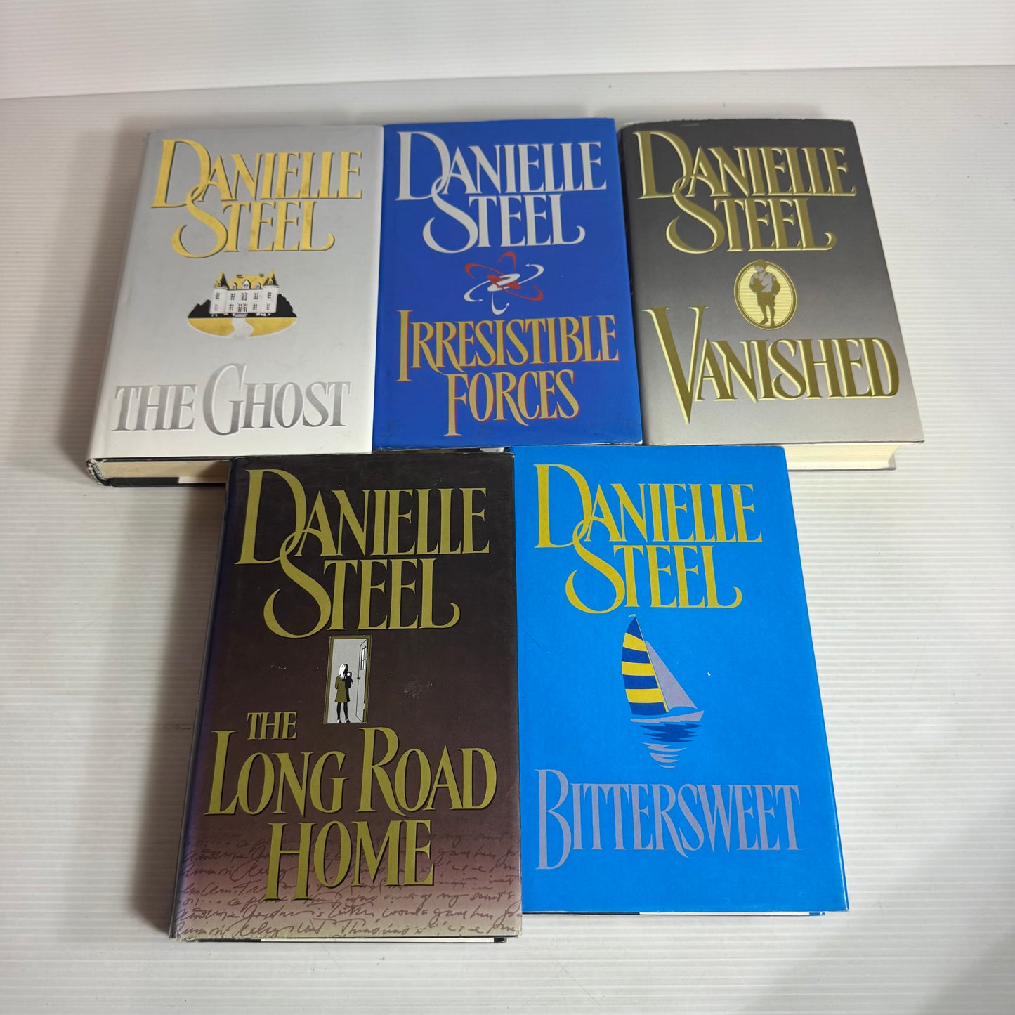 Danielle Steel Hardcover Book Bundle x 5 : Irresistible Forces, The Ghost, Vanished, Bittersweet, The Long Road Home(2825)