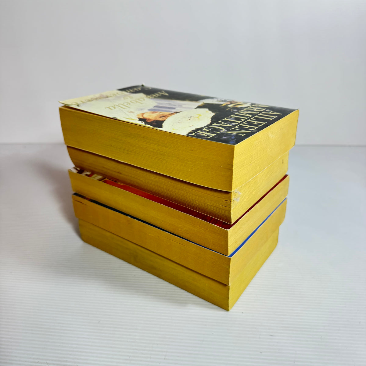 Historical Romance Bundle x 5 : Annabella & Cambermere - Aileen Armitage, A Tracing of Angels - Mary Minton, Amber Beach - Elizabeth Lowell, Paying Guests - Claire Rayner, Remember When - Judith McNaught (3366)