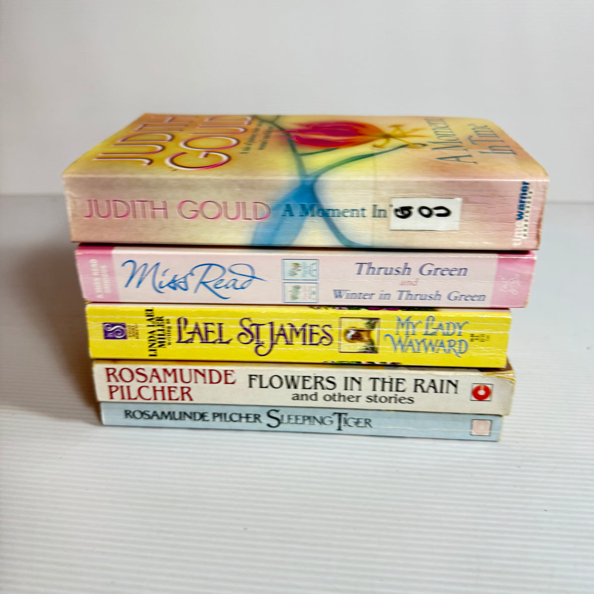 Contemporary Romance Bundle x 5 : Flowers in the Rain & Sleeping Tiger - Rosamunde Pilcher, Thrush Green & Winter in Thrush Green - Miss Read, A Moment In Time - Judith Gould, My Lady Wayward - Lael St James(3383)