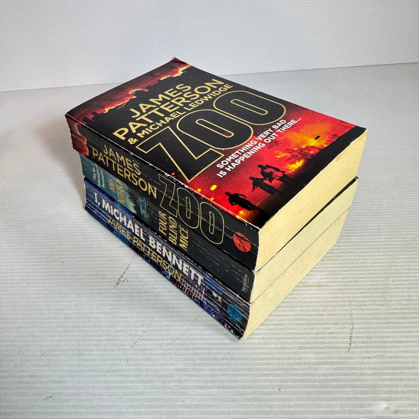 James Patterson Small Paperback Book Bundle x 3 : Zoo, Four Blind Mice, I. Michael Bennett (2971)