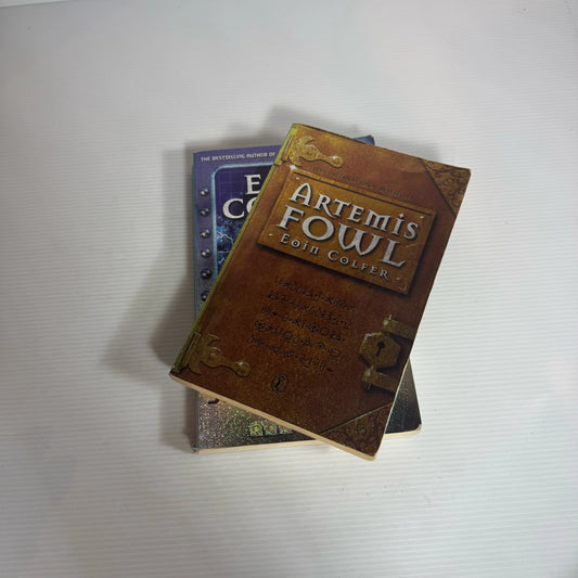 Artemis Fowl Book Bundle x 2 : Artemis Fowl & The Supernaturalist - Eoin Colfer (2325)