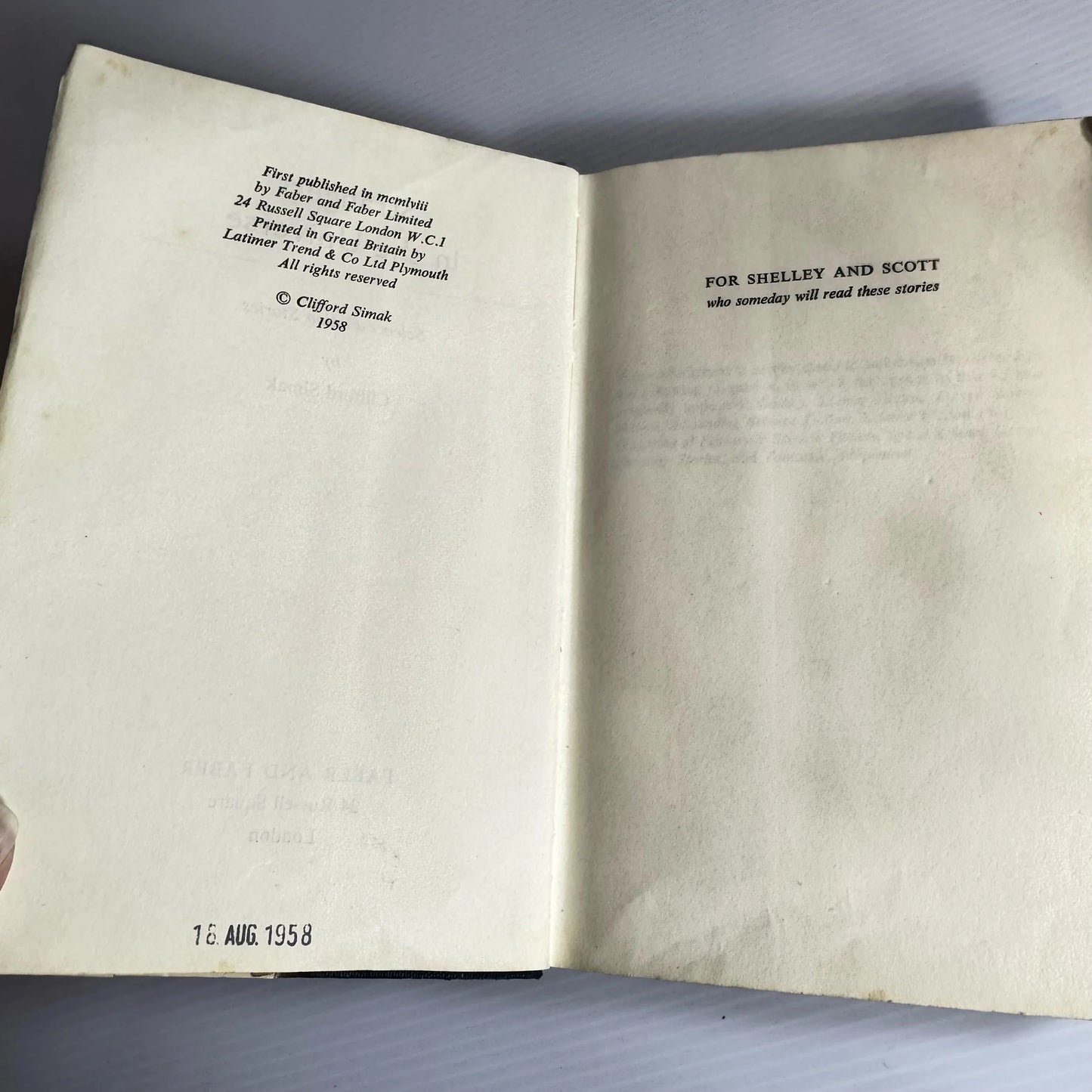 Strangers In The Universe: Science Fiction Stories - Clifford Simak (Vintage First Edition 1958)