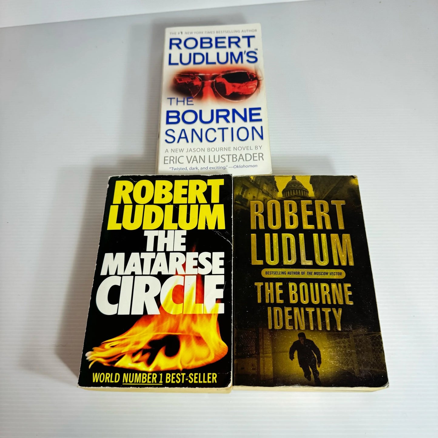 Robert Ludlum Book Bundle x 3 Books : The Matarese Circle, The Bourne Identity, The Bourne Sanction(336)