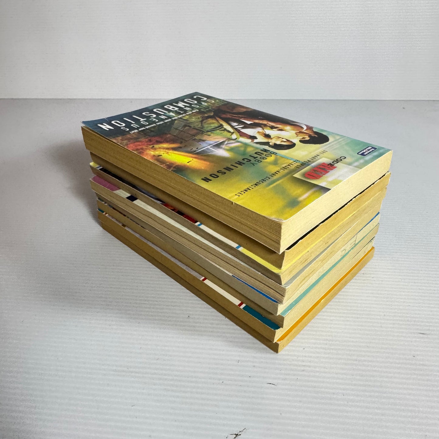 Mills & Boon Mixed Genre Book Bundle x 8 Books (3147)