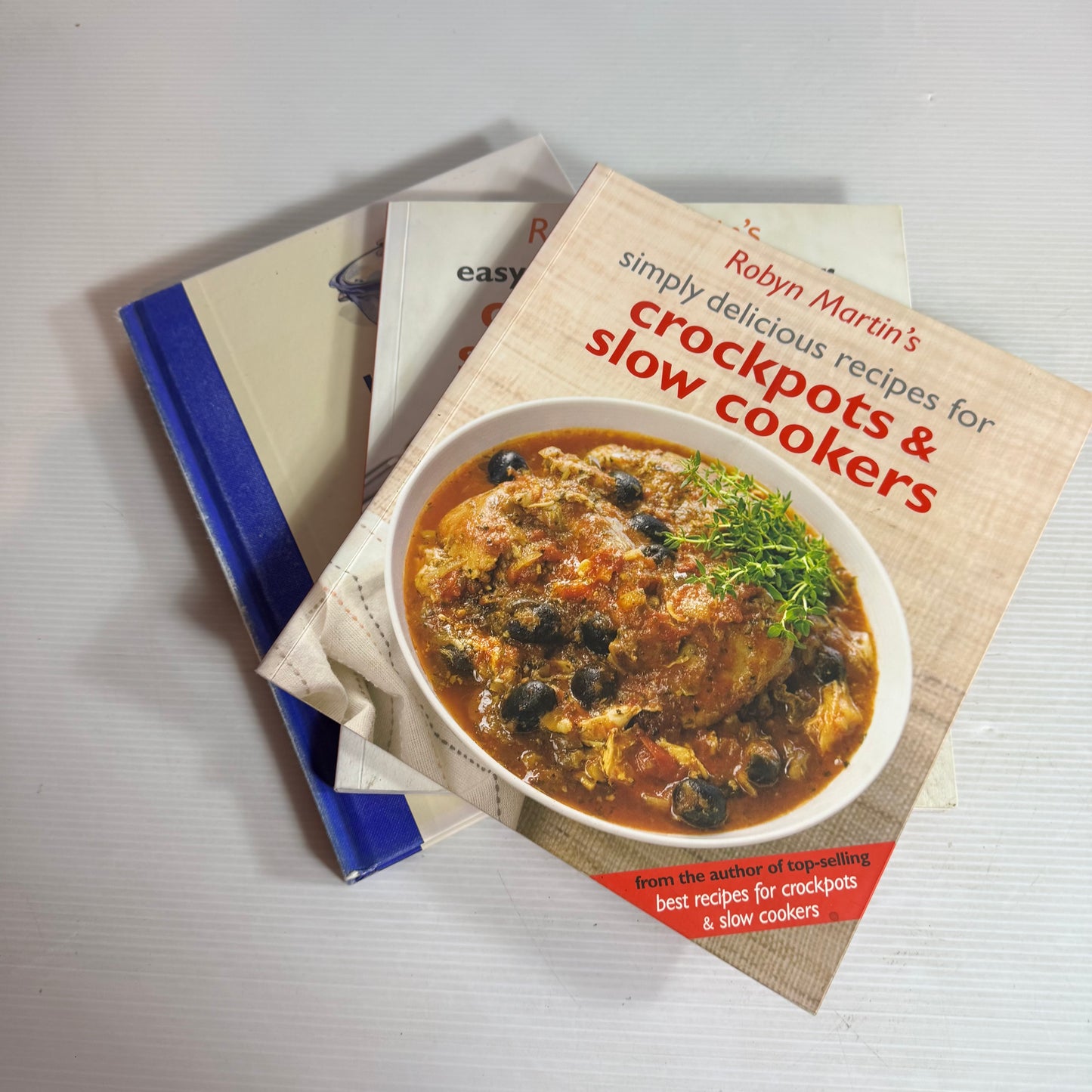 Crockpot & Slow Cooker Cookbook Bundle x 3 : Robyn Martin's Easy Budget Recipes, Robyn Martin's Simply Delicious Recipes, Keep Calm and Slow Cook (2905)