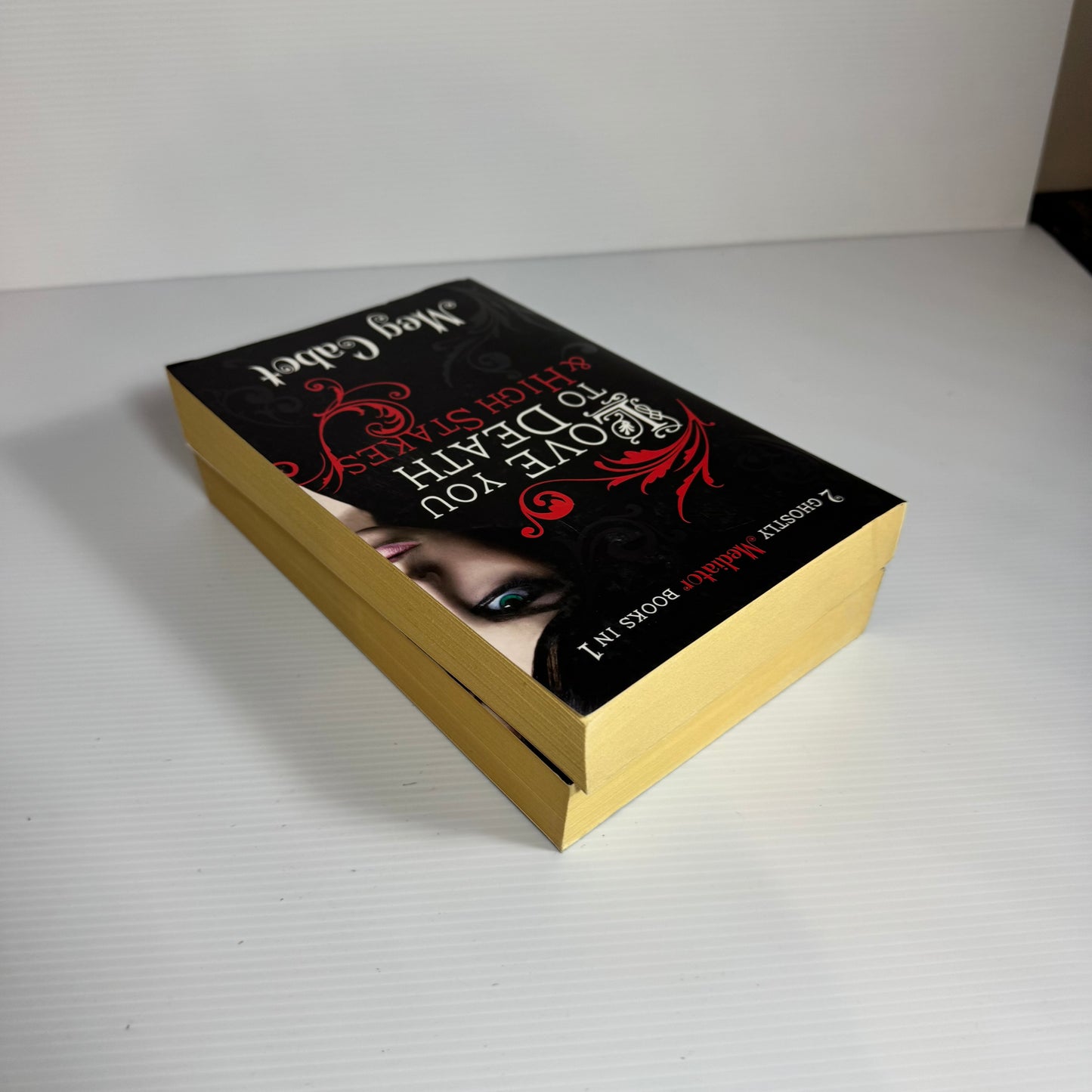 Meg Cabott Book Bundle x 2 Books 4 x Stories : Love You to Death, High Stakes, Graves Doubts, Heaven Sent (3059)