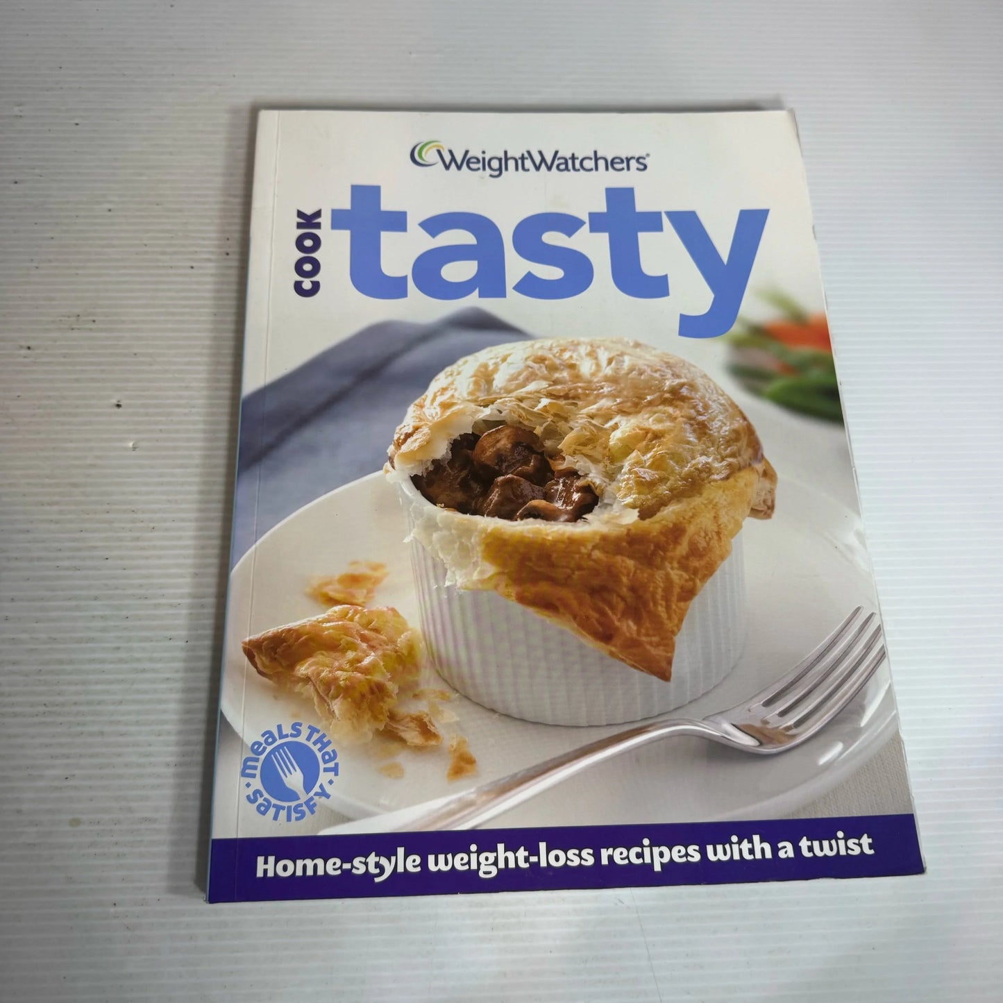 Weight Watchers Cookbook Bundle x 2 Books - Cook Tasty and Cook Easy (2070)