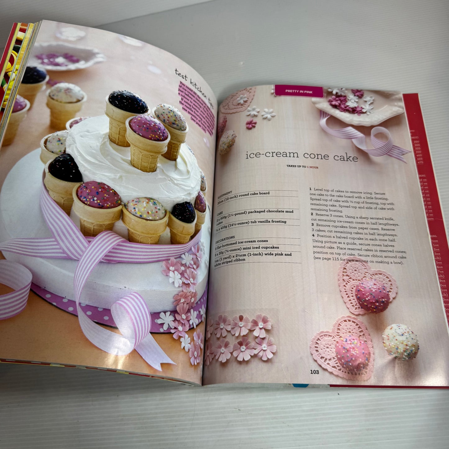 The Australian Women's Weekly Cookbook Bundle x 2 : Barbie Cookbook & Cheat's Cakes(2600)