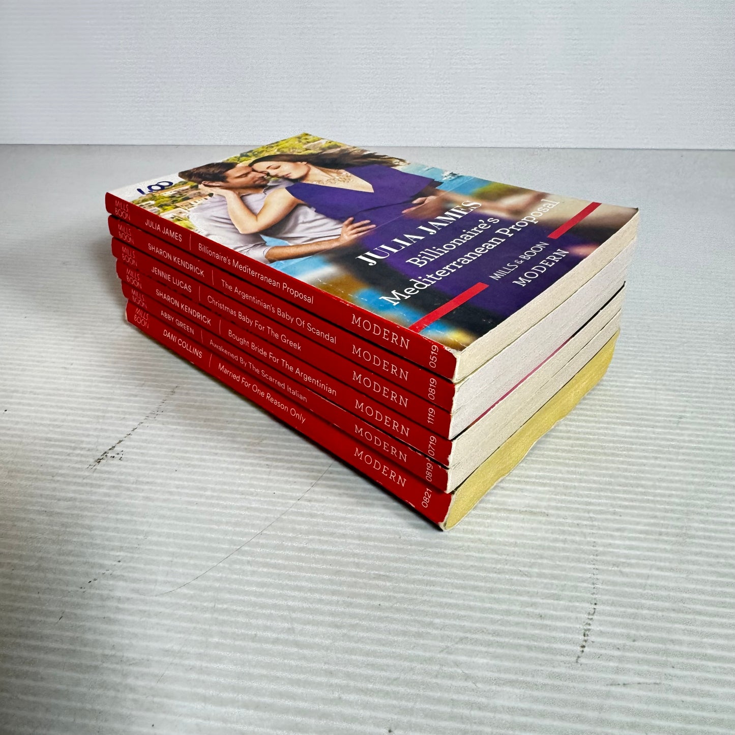 Mills & Boon Modern Book Bundle x 6 Books(3011)