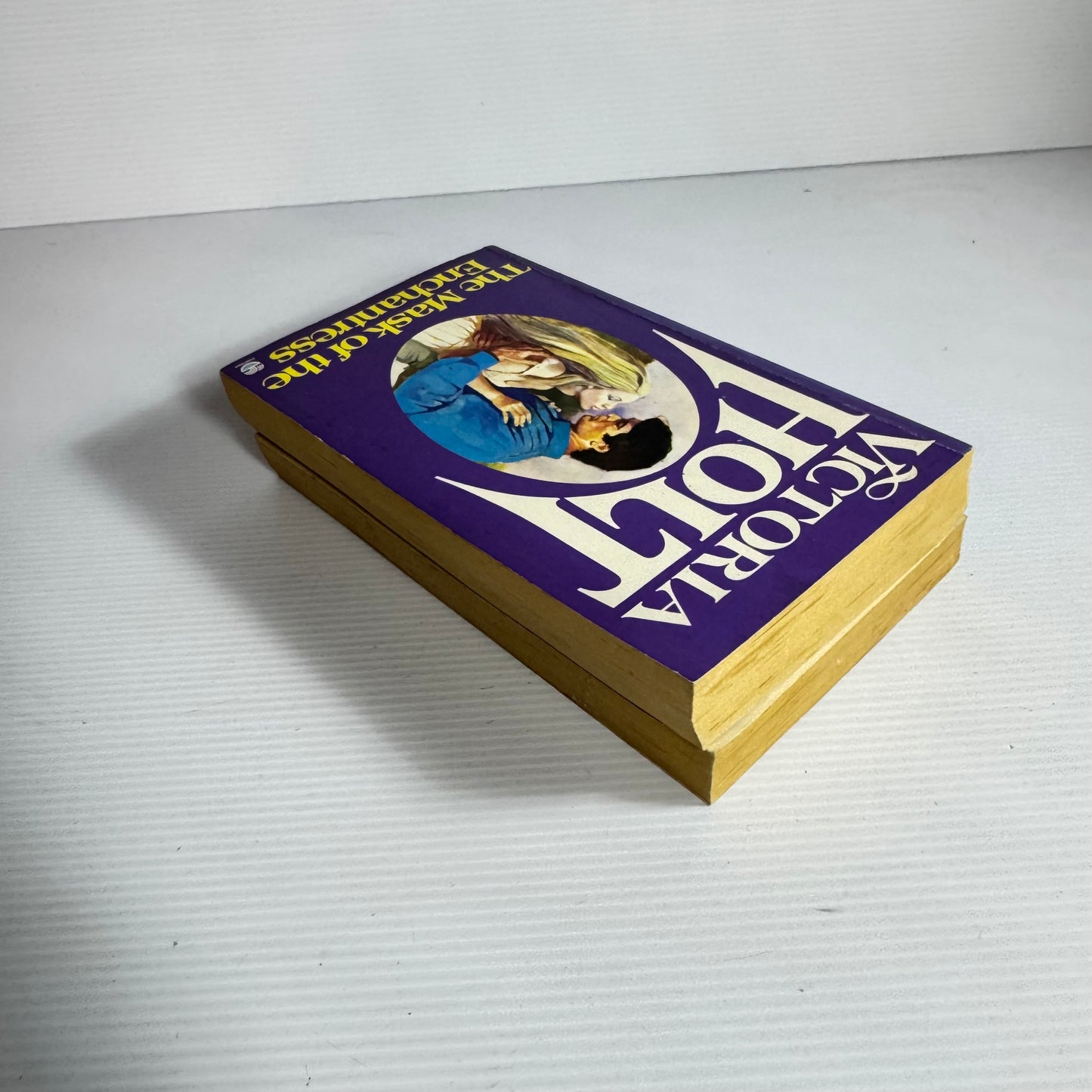 Victoria Holt Book Bundle x 2 : The Mask of the Enchantress & The Shadow of the Lynx (Vintage 1980)(3121)