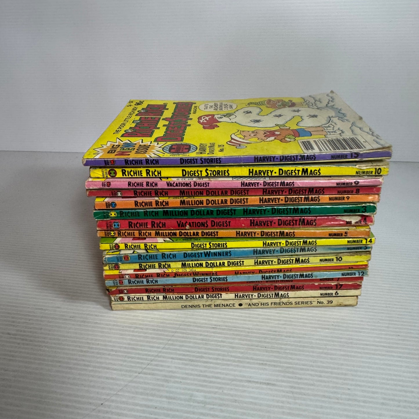 Vintage 1970's Richie Rich Comic Book Collection - 16 Books (2590)