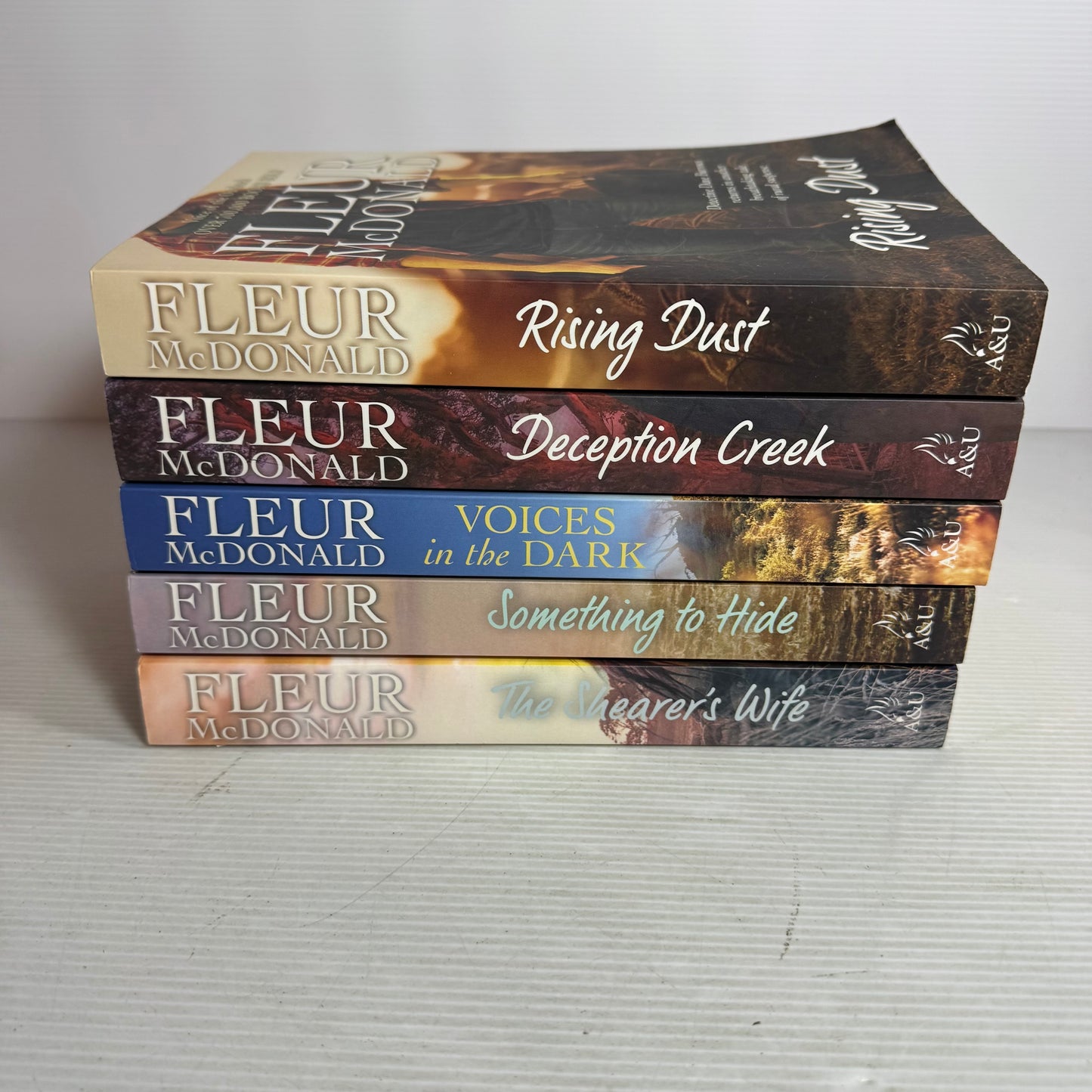 Fleur McDonald Book Bundle x 5 Books : Deception Creek, Voices in the Dark, Rising Dust, The Shearer's Wife, Something to Hide (2889)