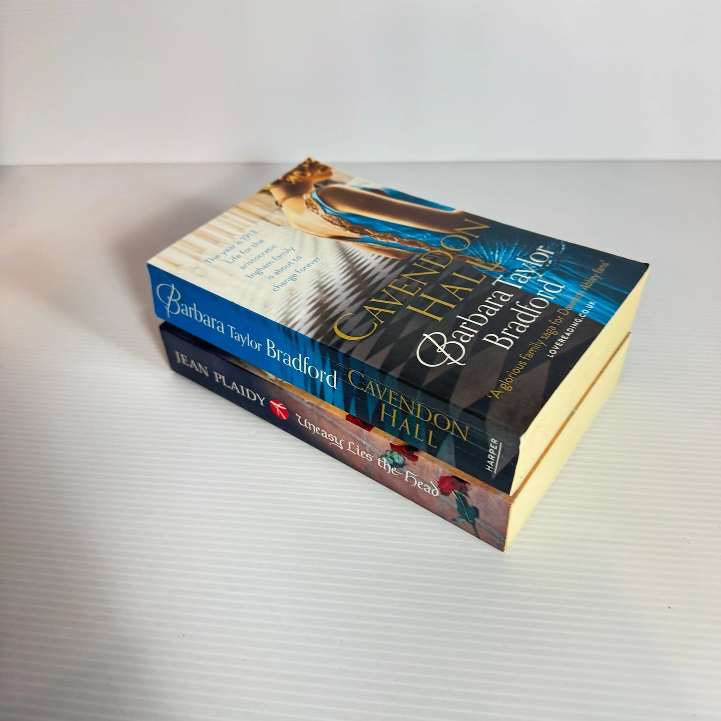 Historical Book Bundle x 2 Books : Cavendon Hall - Barbara Taylor Bradford & Uneasy Lies the Head - Jean Plaidy (2235)