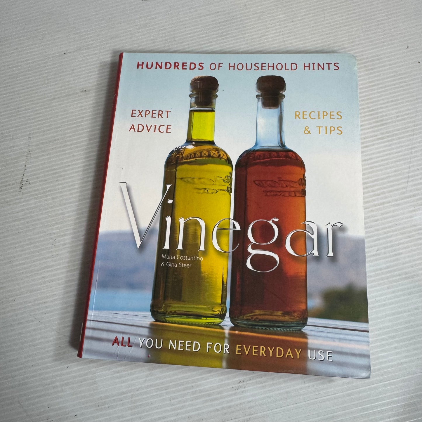Olive Oil & Vinegar Book Bundle x 2 : Olive Oil : The Good Heart Protector - Rita Greer & Cyril Blau, Vinegar : All You Need for Everyday Use - Maria Costantino & Gina Sterr(2898)