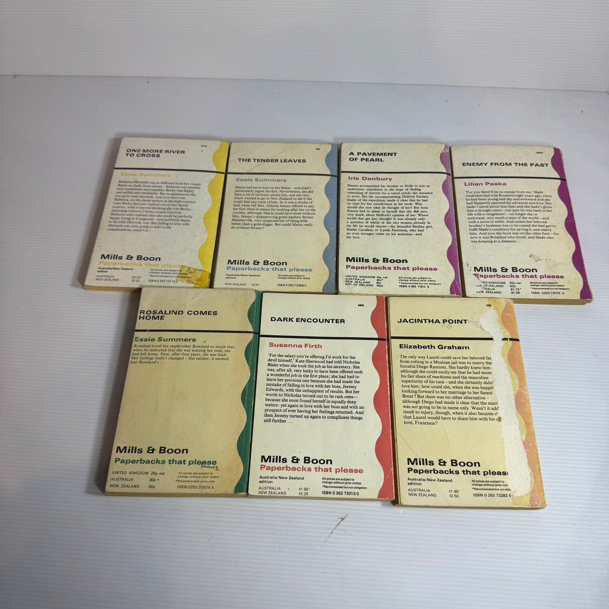Mills & Boon Vintage Book Bundle x 7 Books (3285)