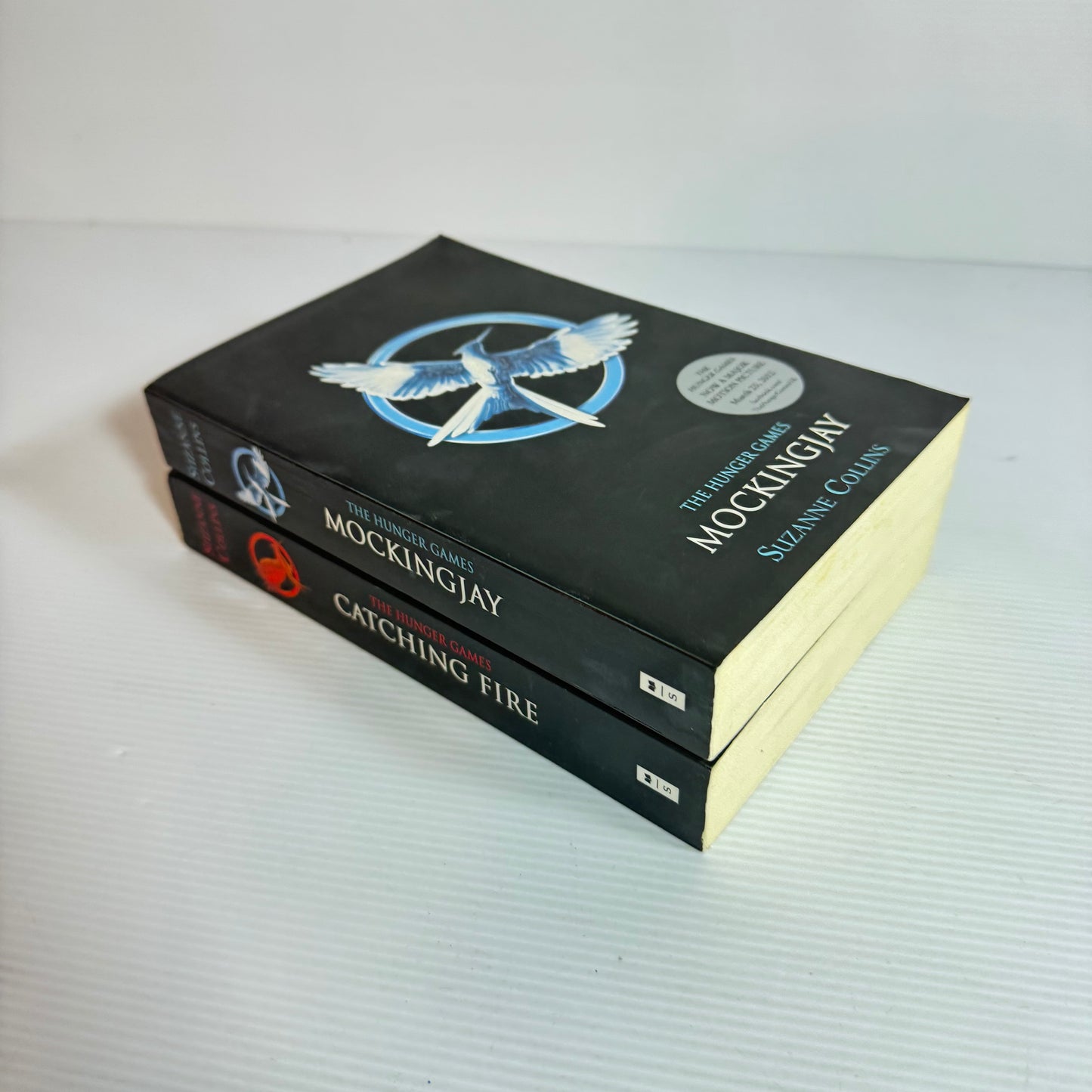 Suzanne Collins Hunger Games Book Bundle x 2 The Hunger Games & Mocking Jay (3271)