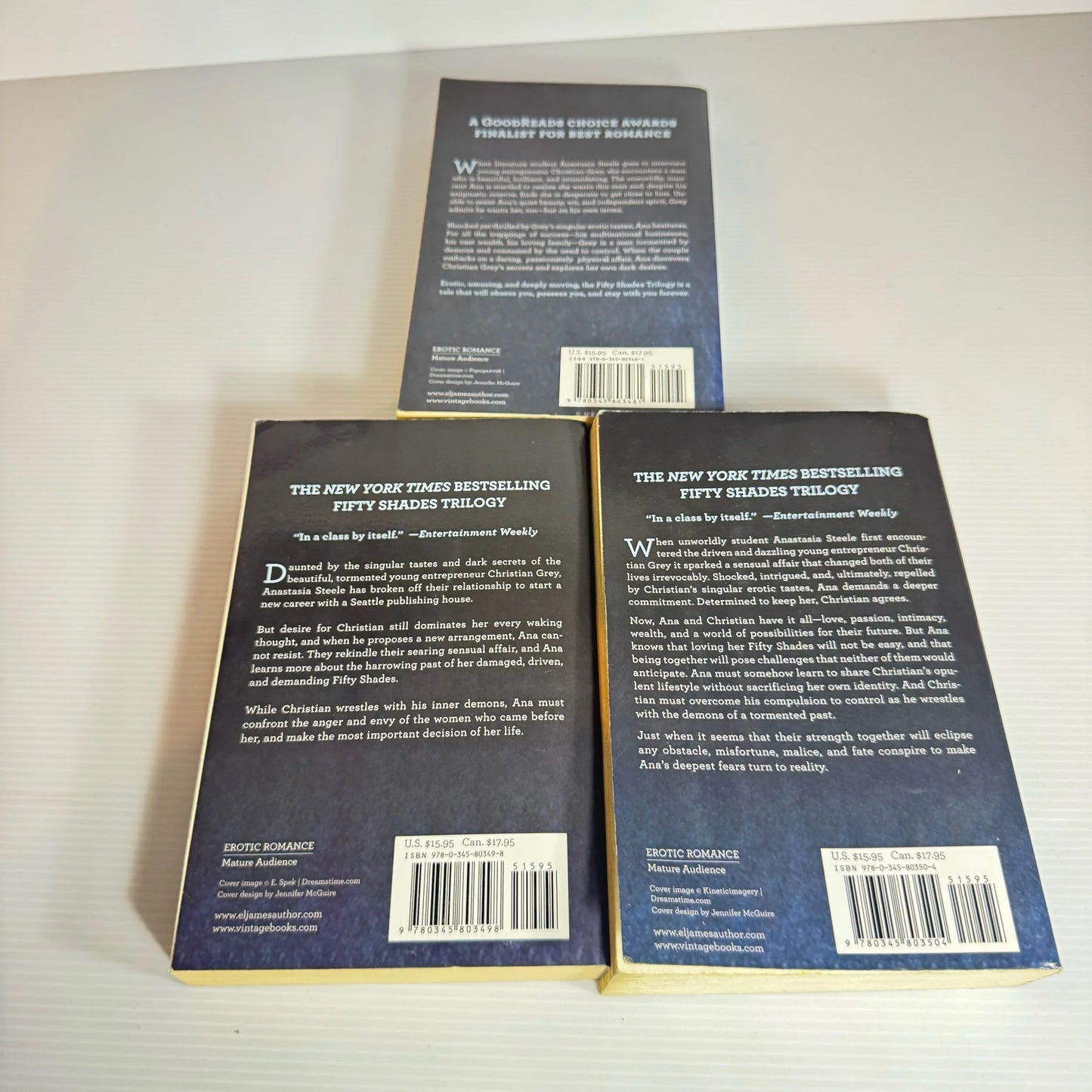 Fifty Shades of Grey Book Bundle x 3 Books : Fifty Shades of Grey, Fifty Shades Darker & Fifty Shades Freed - E L James (2189)