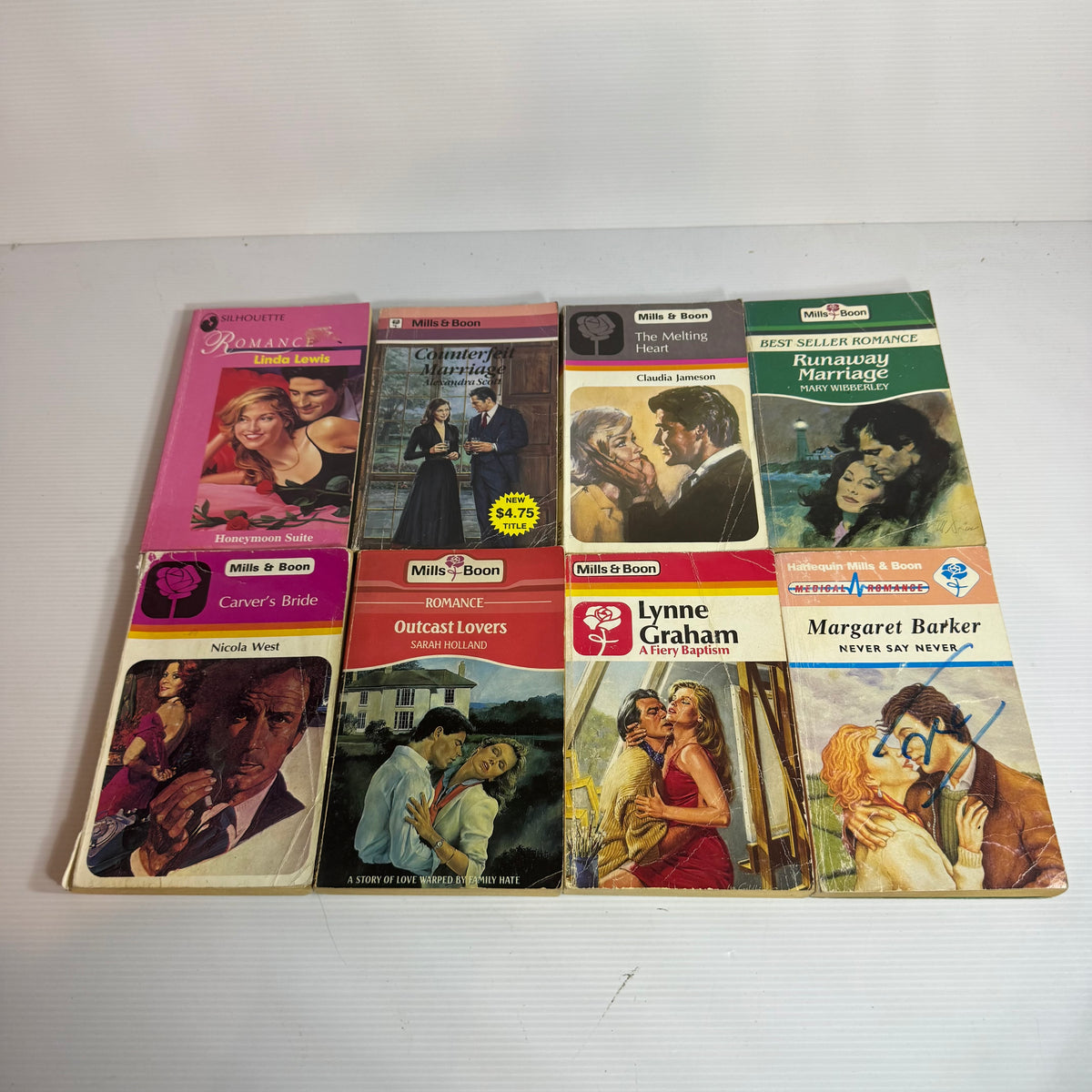 Mills & Boon Vintage Book Bundle x 8 Books (3292)