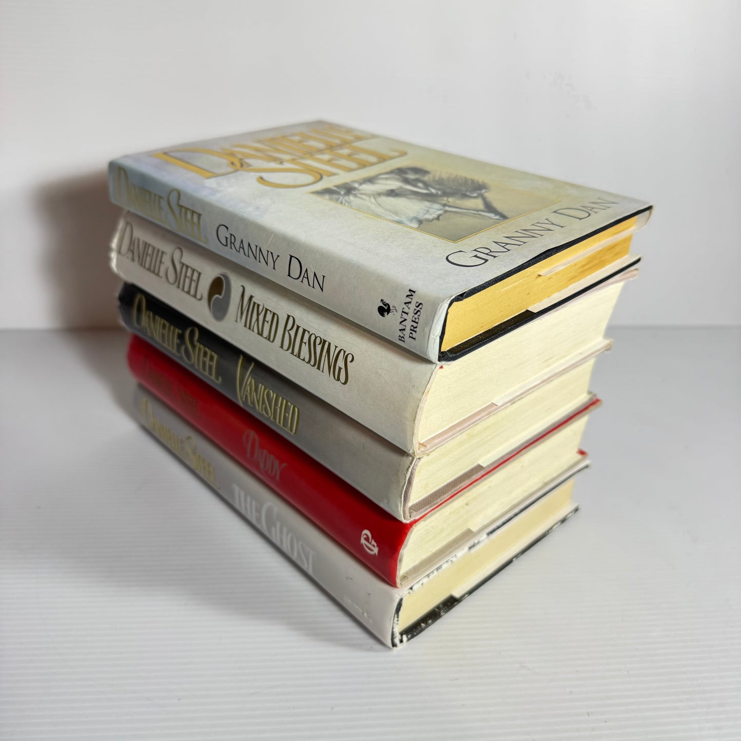 Danielle Steel Book Bundle x 5 Books : Granny Dan, Mixed Blessings, Daddy, Vanished, The Ghost (3110)