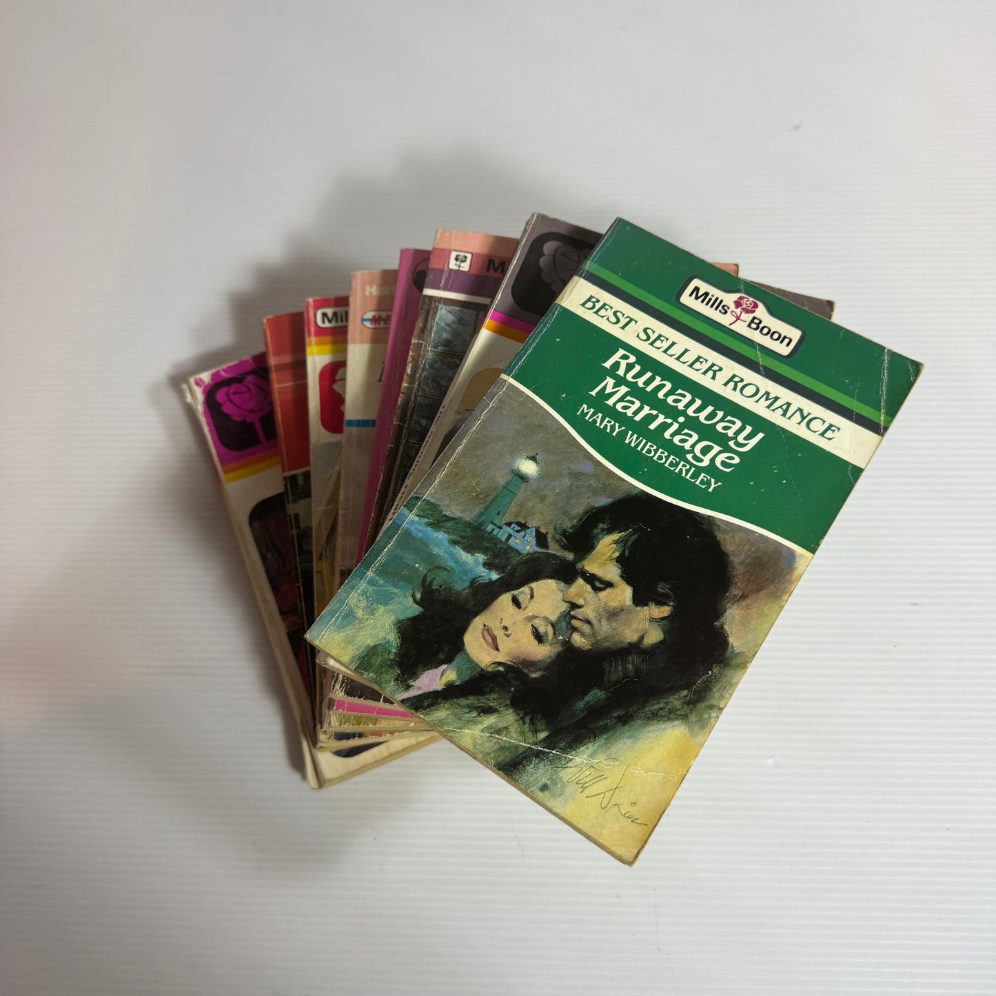 Mills & Boon Vintage Book Bundle x 8 Books (3292)