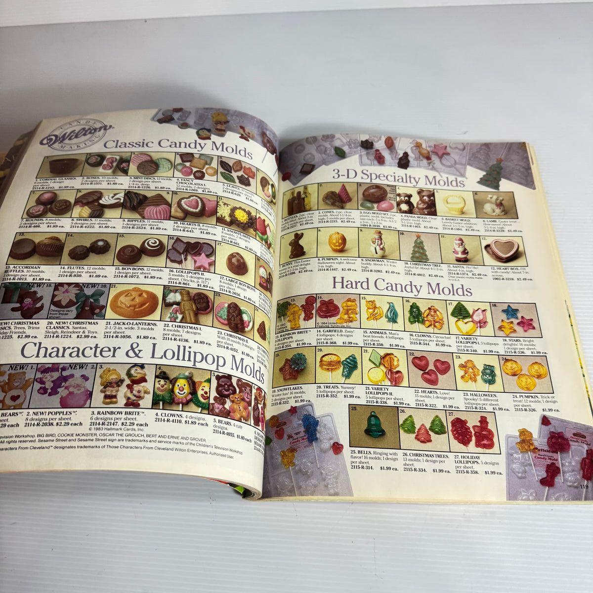 Cake Decorating Book Bundle x 2 : Woman's Realm Cake Icing - Christine France (Vintage 1984) & Cake Decorating 1987 Wilton Yearbook(3218)