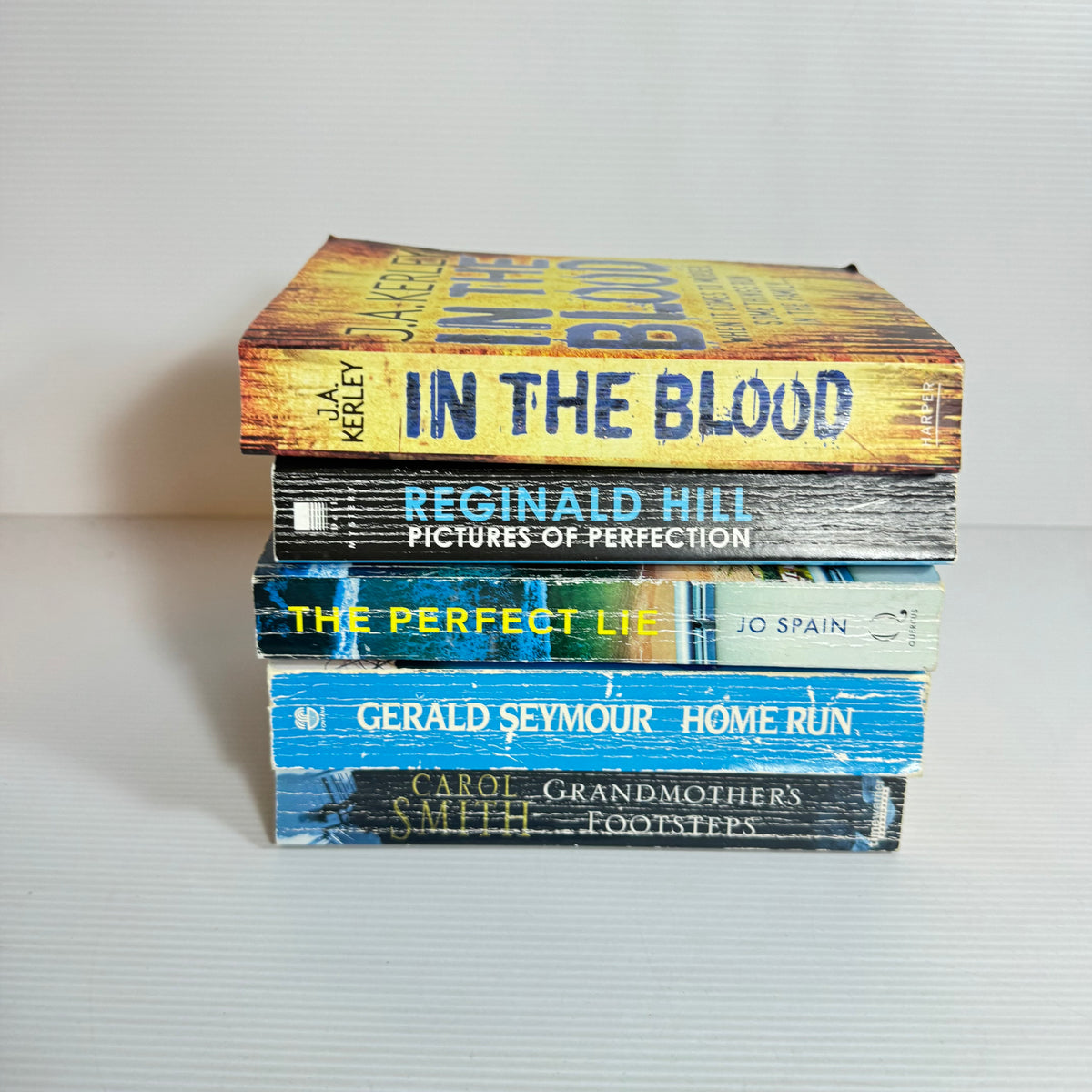 Crime Bundle x In The Blood - J.A. Kerley, Pictures of Perfection - Reginald Hill, Home Run - Gerald Seymour, The Perfect Lie - Jo Spain, Grandmother's Footsteps - Carol Smith(3468)