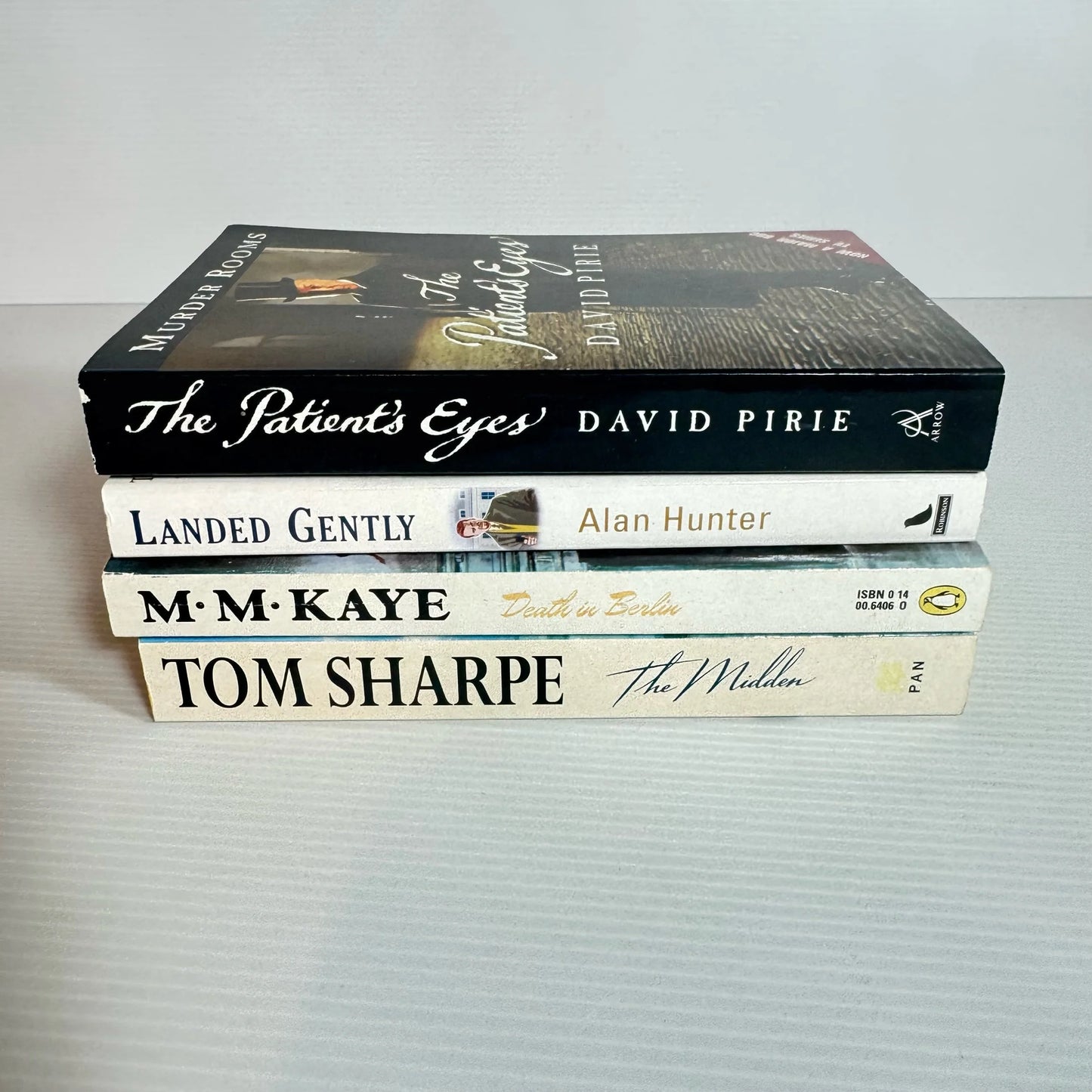 Mystery/Suspense Book Bundle x 4 Books : Various Authors (2126)