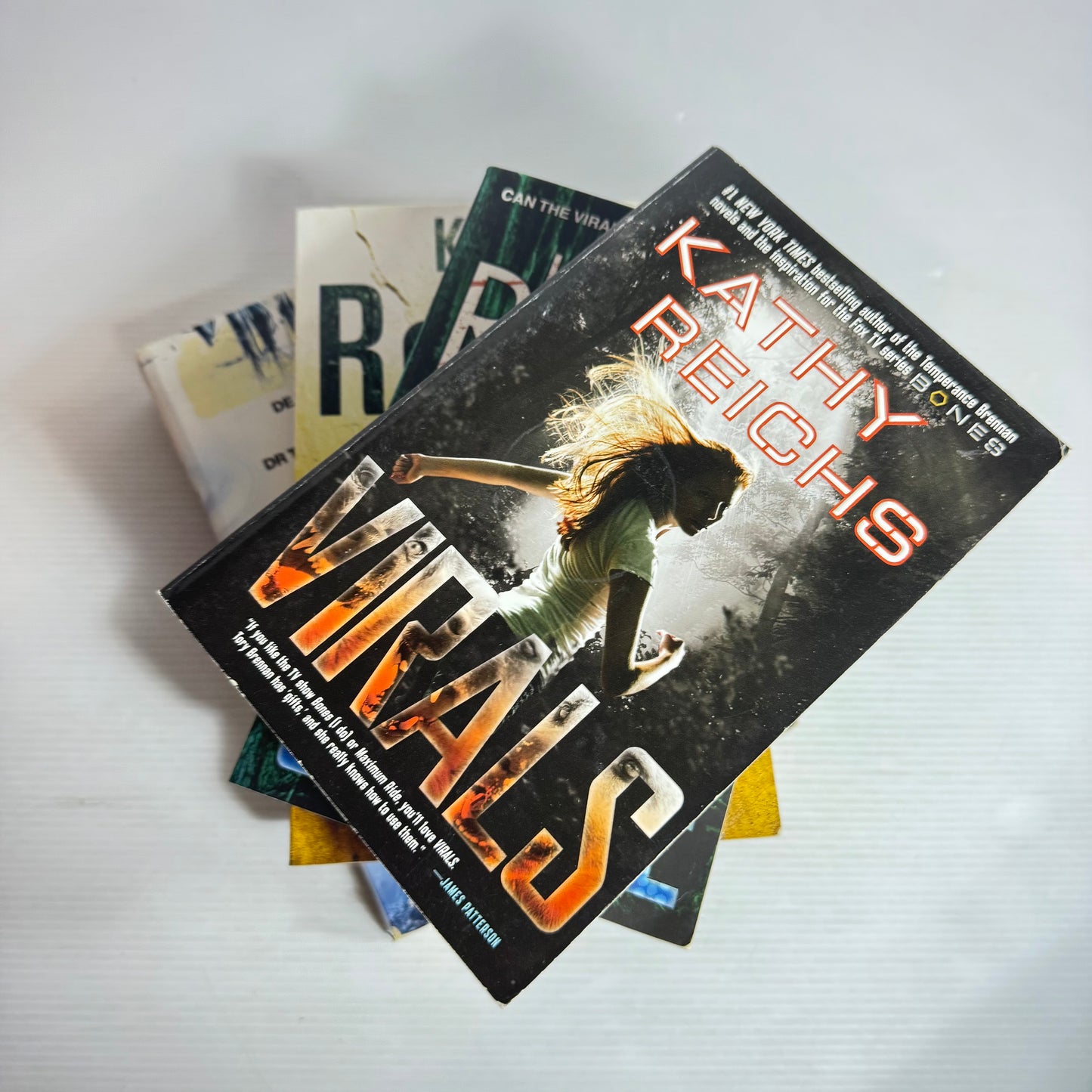 Kathy Reichs Book Bundle x 4 : Seizure, Virals, Break No Bones, Mortal Remains (2815)