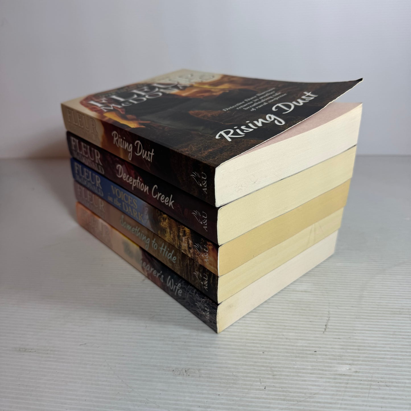 Fleur McDonald Book Bundle x 5 Books : Deception Creek, Voices in the Dark, Rising Dust, The Shearer's Wife, Something to Hide (2889)