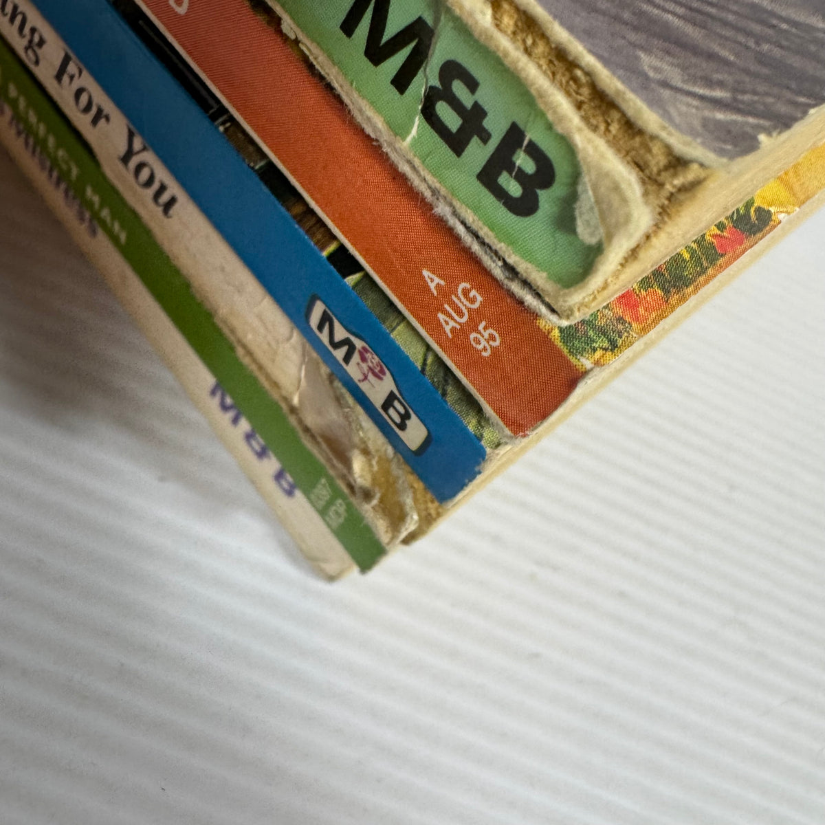 Mills & Boon Vintage Book Bundle x 6 Books (3293)