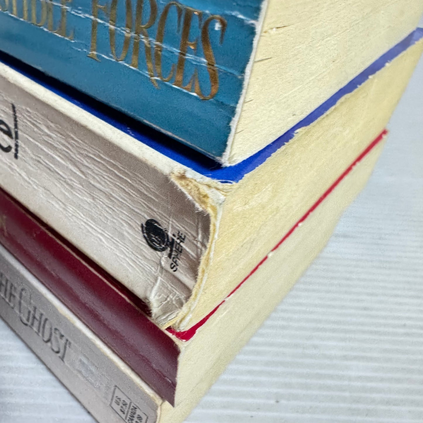 Danielle Steel Book Bundle x 4 : Irresistible Forces, Zoya, Daddy, The Ghost (2839)