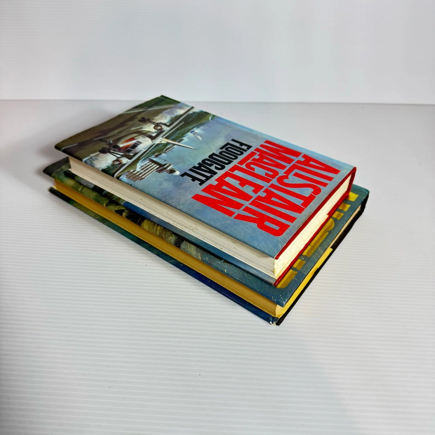 Alistair MacLean Book Bundle x 2 Books : Santorini & Floodgate (Vintage 1984 & 1986) (2060)