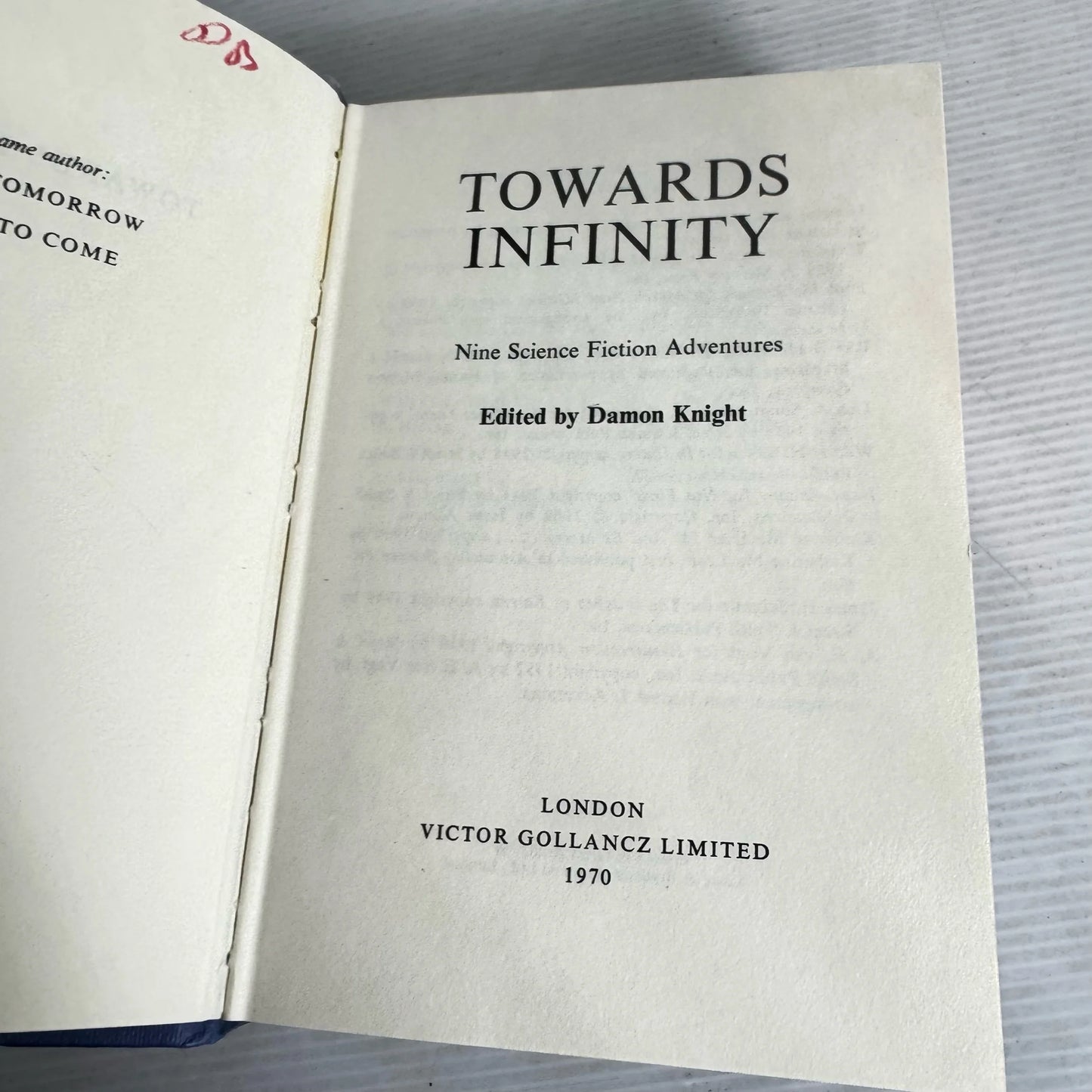 Science Fiction Book Bundle x 2 Books : Towards Infinity : 9 Science Fiction Stories 1968 & Great Stories of Science Fiction 1954 (2083)
