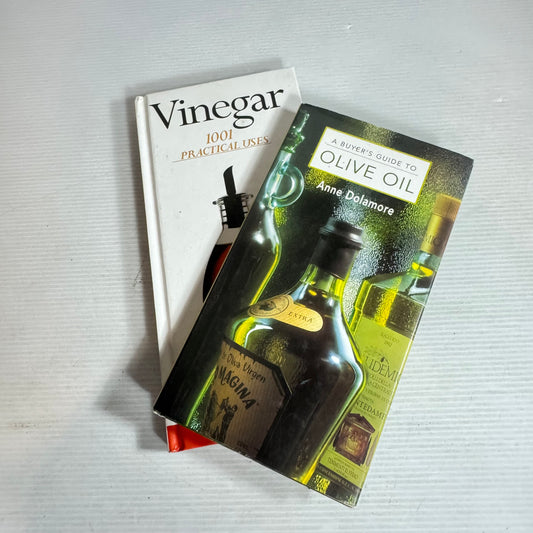 Olive Oil & Vinegar Book Bundle x 2 : A Buyer's Guide to Olive Oil - Anne Dolamore & Vinegar 1001 Practical Uses(2886)