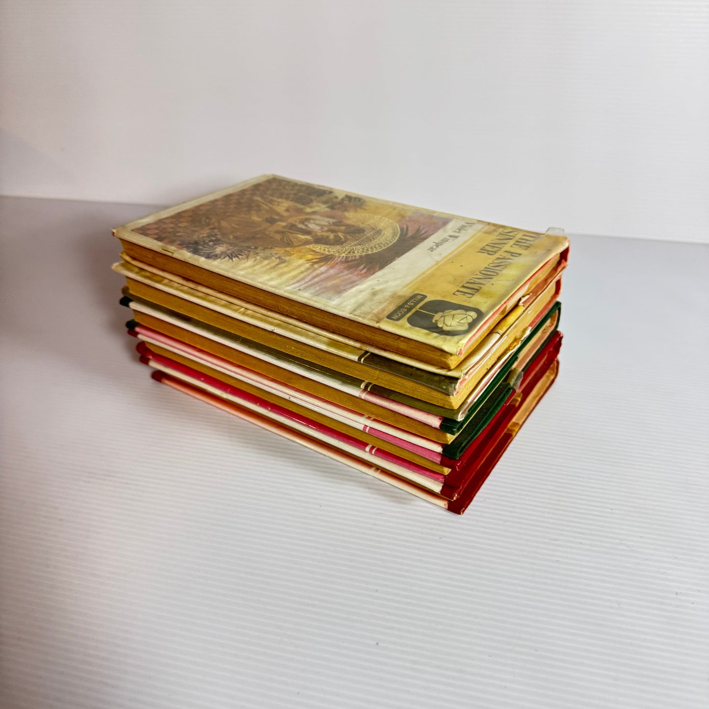 Mills & Boon Vintage Medium Hardcover Book Bundle x 5 Books (Vintage 1977) (3186)