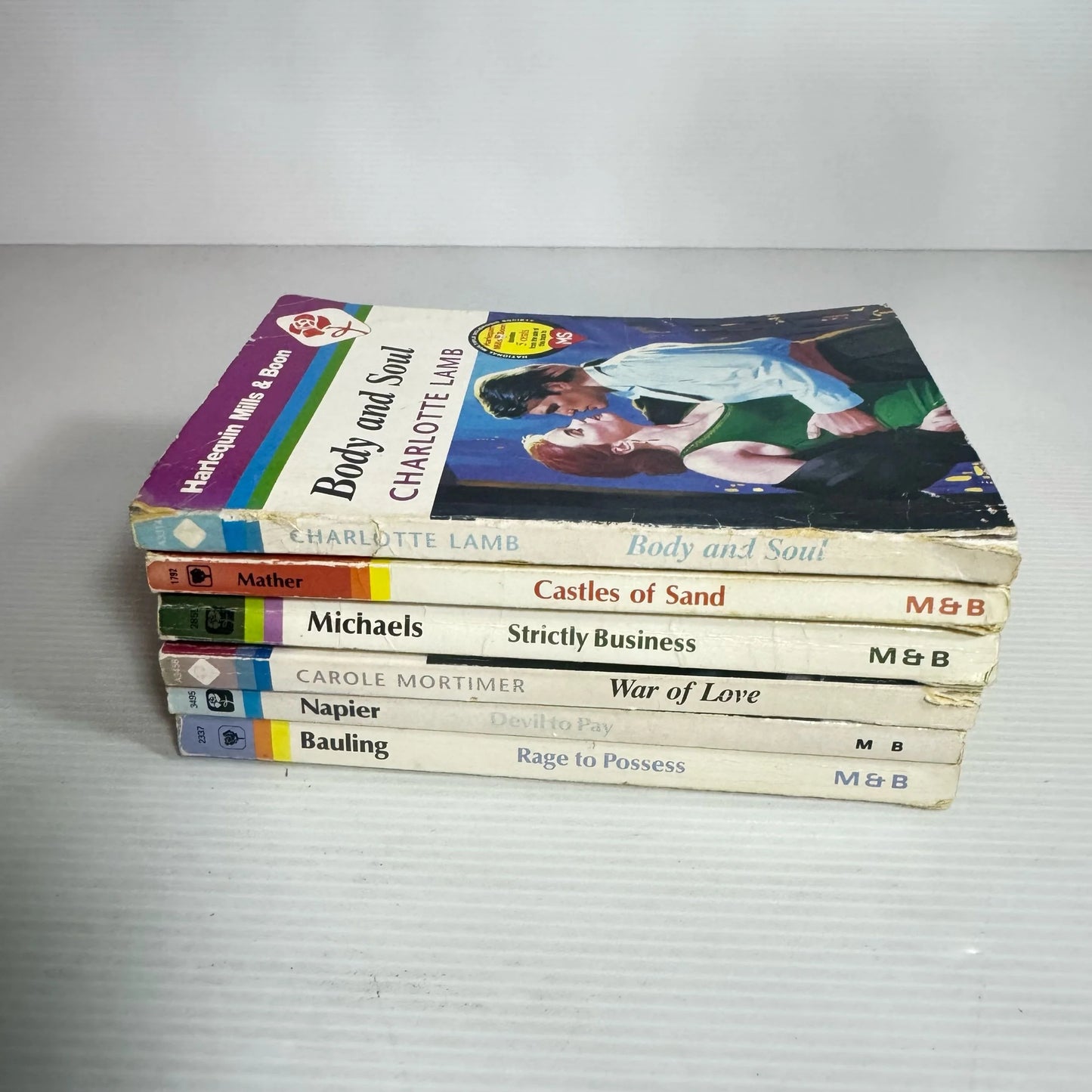 Mills & Boon Vintage Book Bundle 6 x Books - Mix Themes (2358)