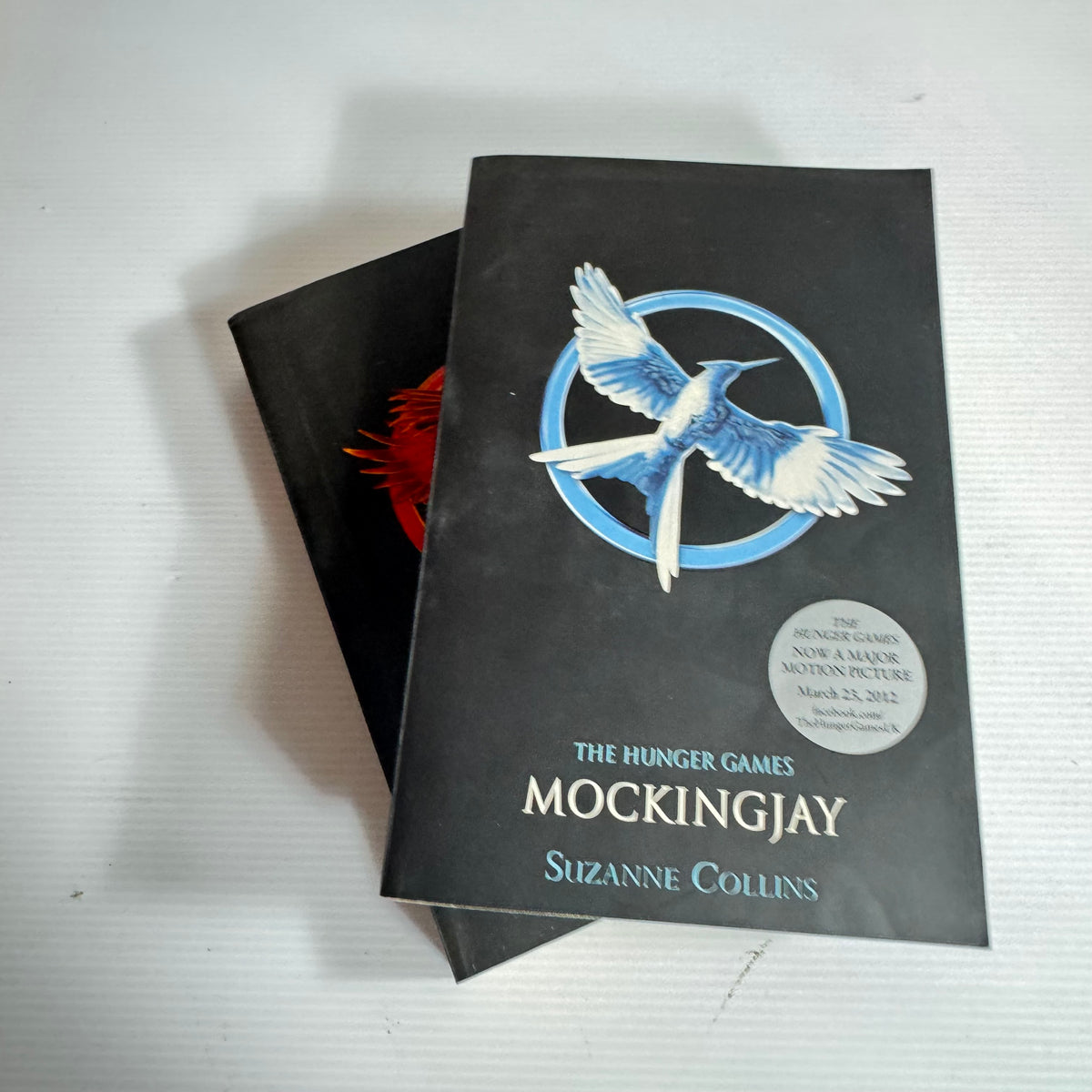 Suzanne Collins Hunger Games Book Bundle x 2 The Hunger Games & Mocking Jay (3271)