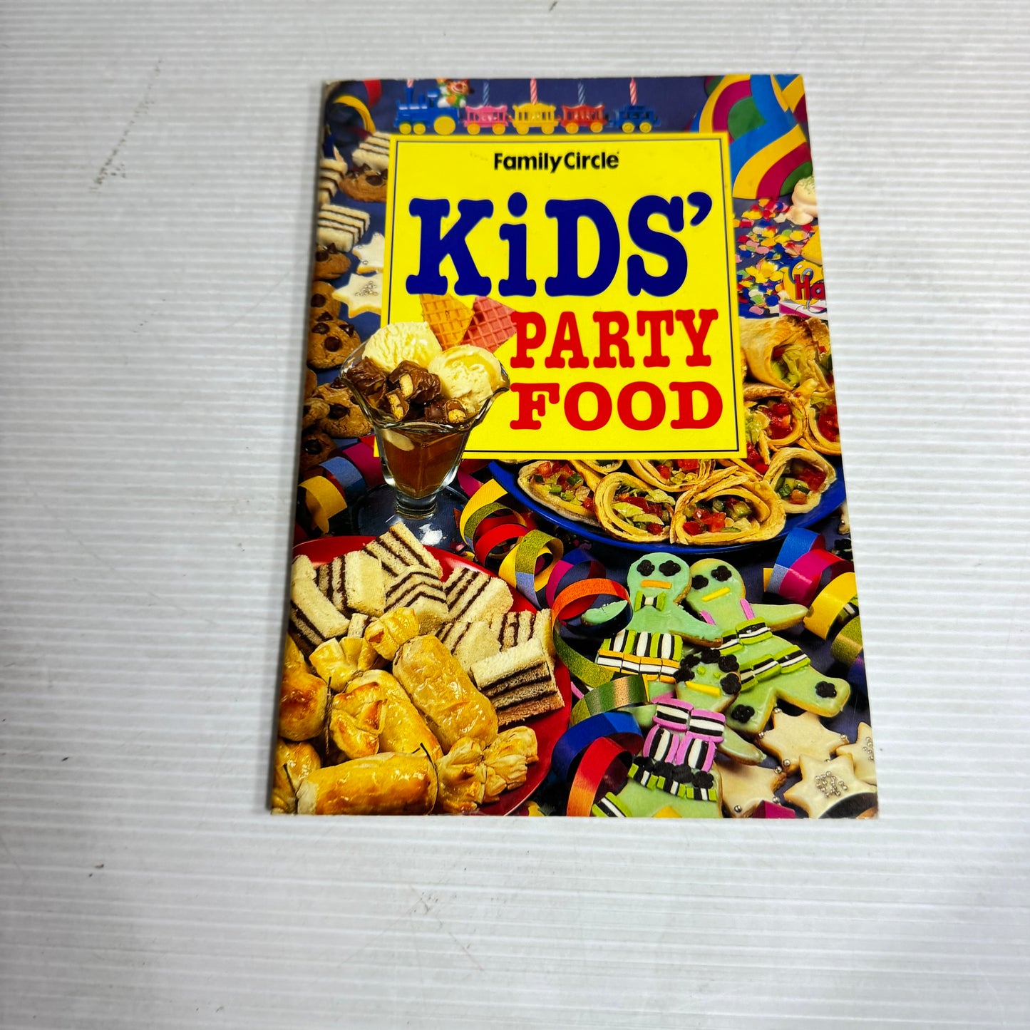 Birthday Party Cookbook Bundle x 3 : The Australian Women's Weekly Little Party Books Fairytale, Kids' Party Food - Family Circle, Birthday Cakes (3043)