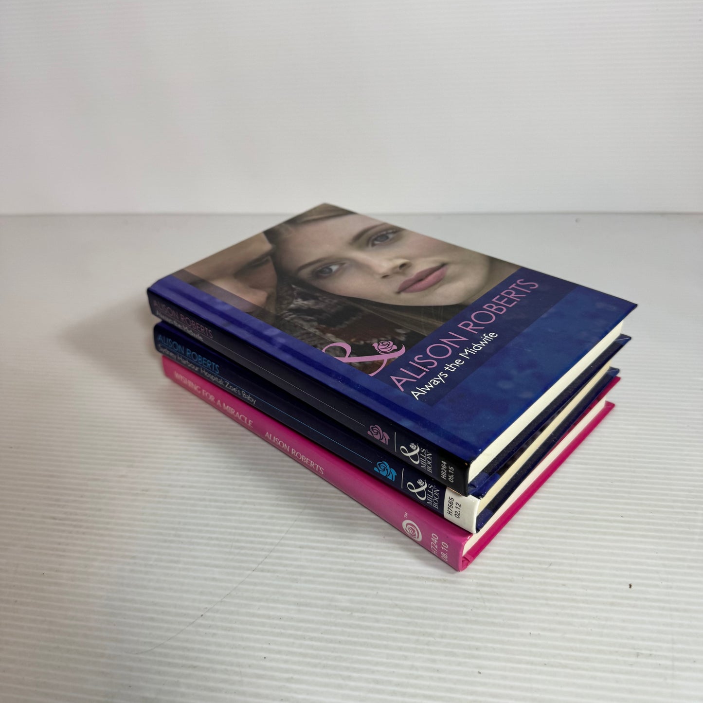Mills & Boon Alison Roberts Hardcover Book Bundle x 3 Books (2592)