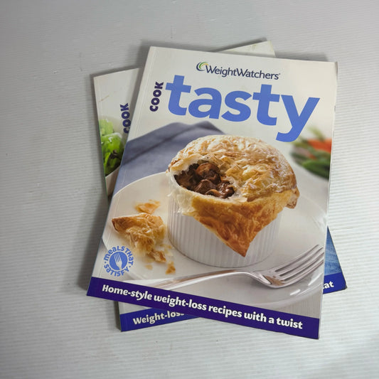 Weight Watchers Cookbook Bundle x 2 Books - Cook Tasty and Cook Easy (2070)