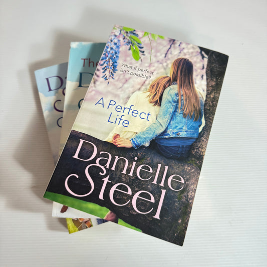 Danielle Steel Book Bundle x 3 : A Perfect Life, Country, & The Apartment (2434)