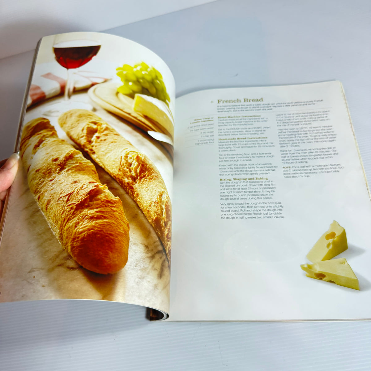 Simon & Alison Holst Cookbook Bundle x 3 : 100 Great Ways to Use Slow Cookers & Crockpots, The New Zealand Bread Book, 100 Favourite Ways with Chicken (3230)