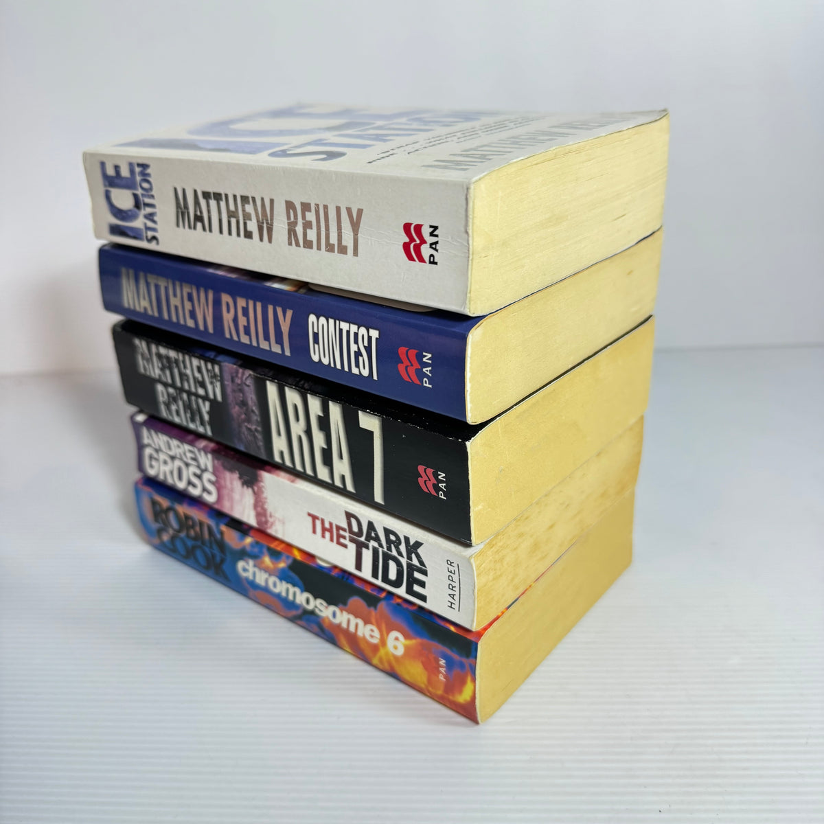 Crime Action Bundle x 5 : Area 7, Contest & Ice station - Matthew Reily, The Dark Tide - Andrew Cross, Chromosome 6 - Robin Cook(3433)