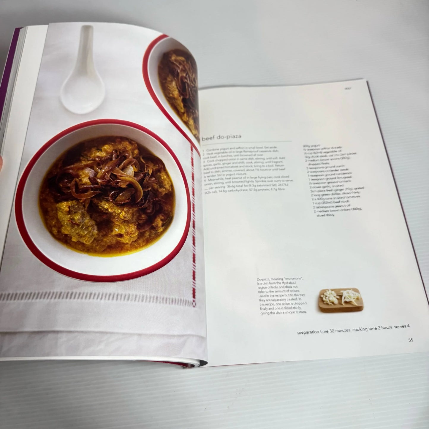 The Australian Women's Weekly x 2 Books : New Curries & New Salads (2262)